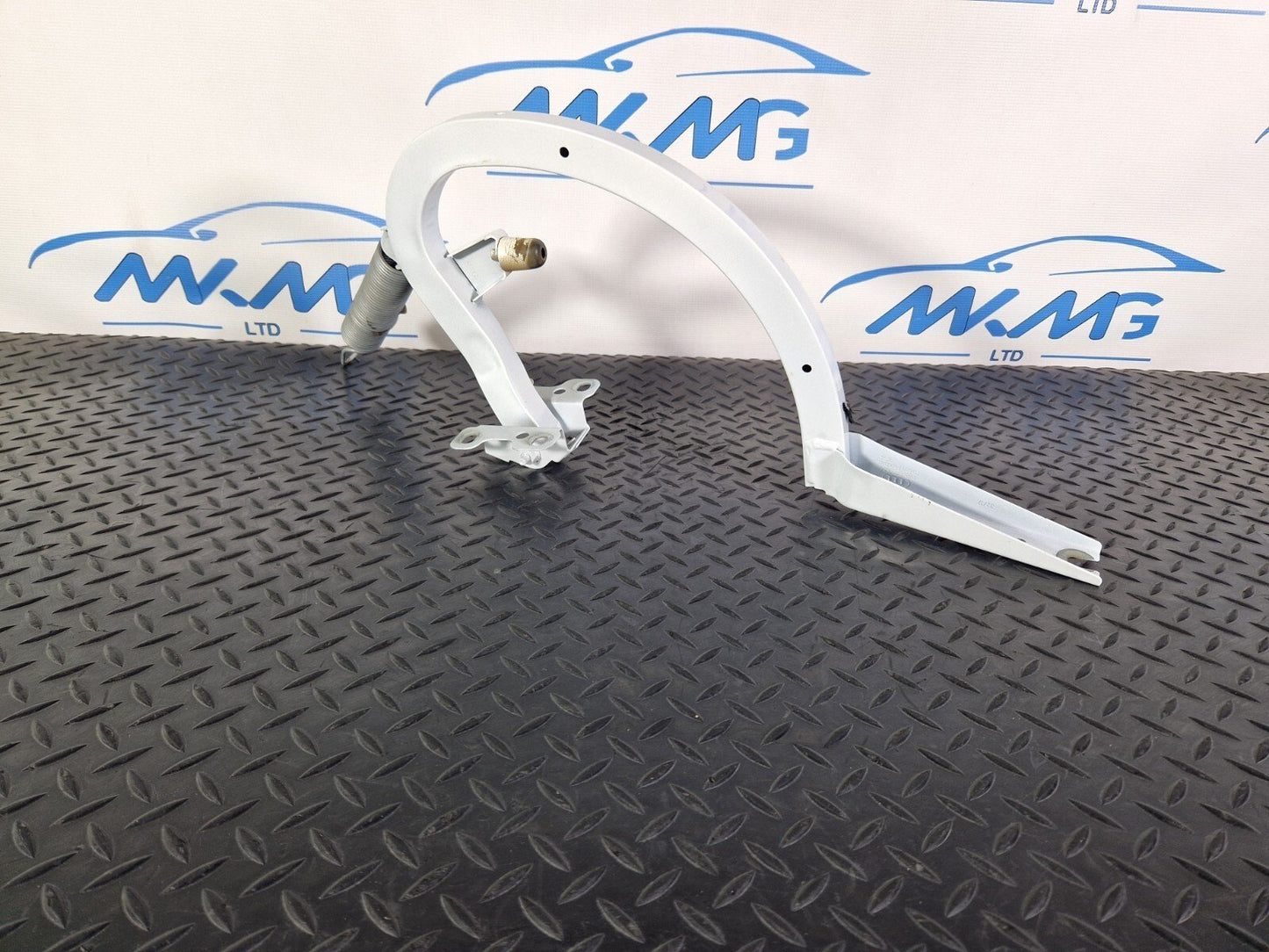 16-19 AUDI A4 B9 S-LINE OEM REAR LEFT N/S BOOT HINGE 8W5827305A 8W5827729