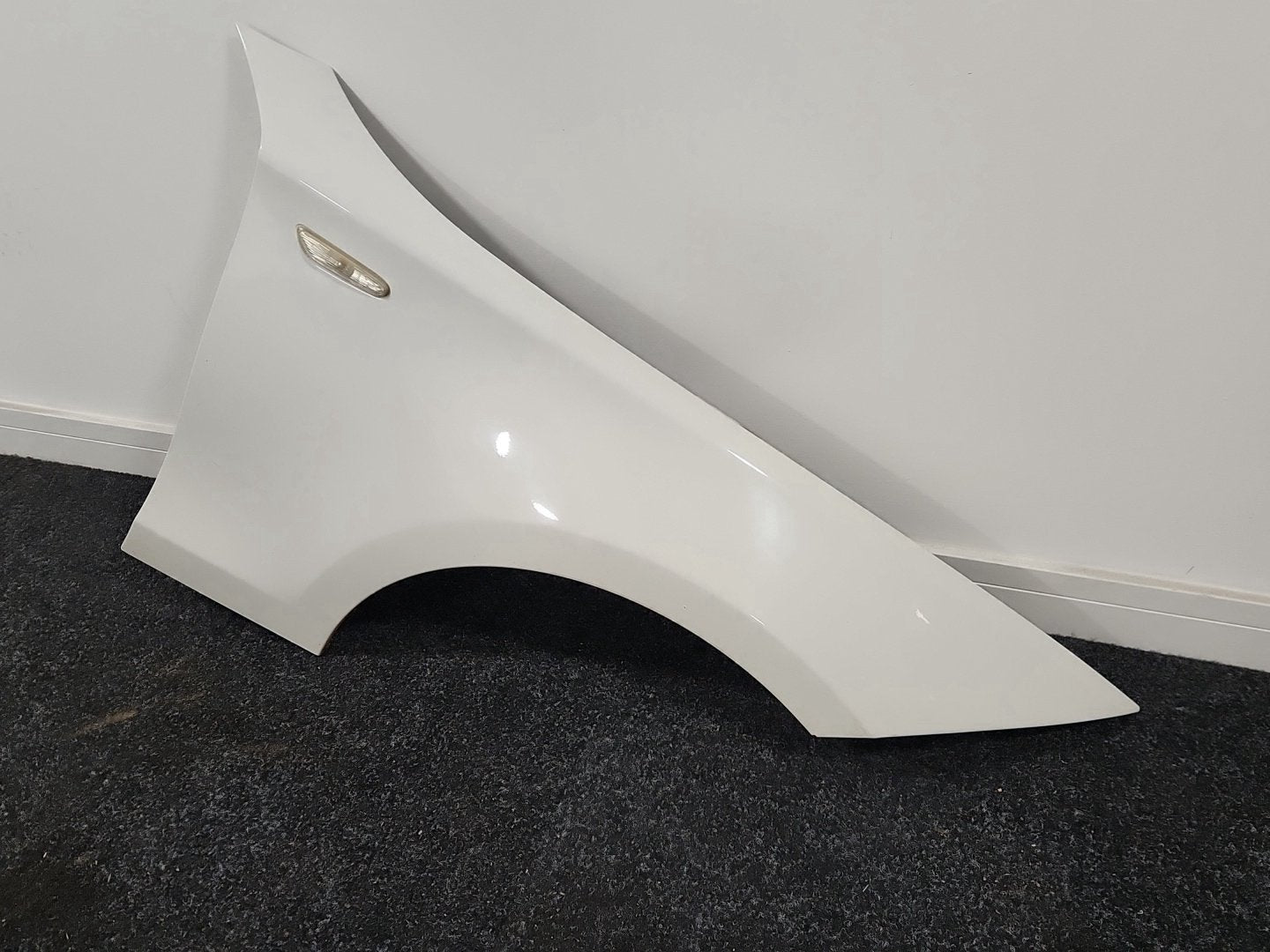 BMW 116d E87 Hatchback Front Right O/S Driver Wing Fender Panel in Alpine White