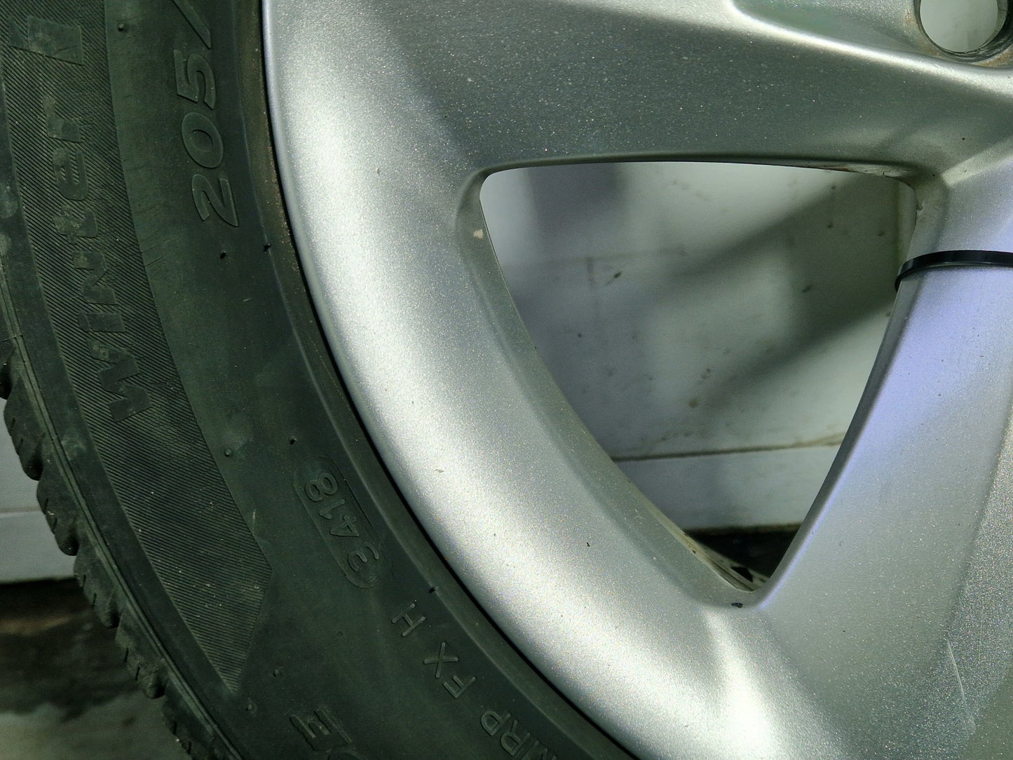 Ford Focus MK2 FL (C307) 16" Alloy Wheel with Tyre 205/55/16 ~3mm 8M5J-EA