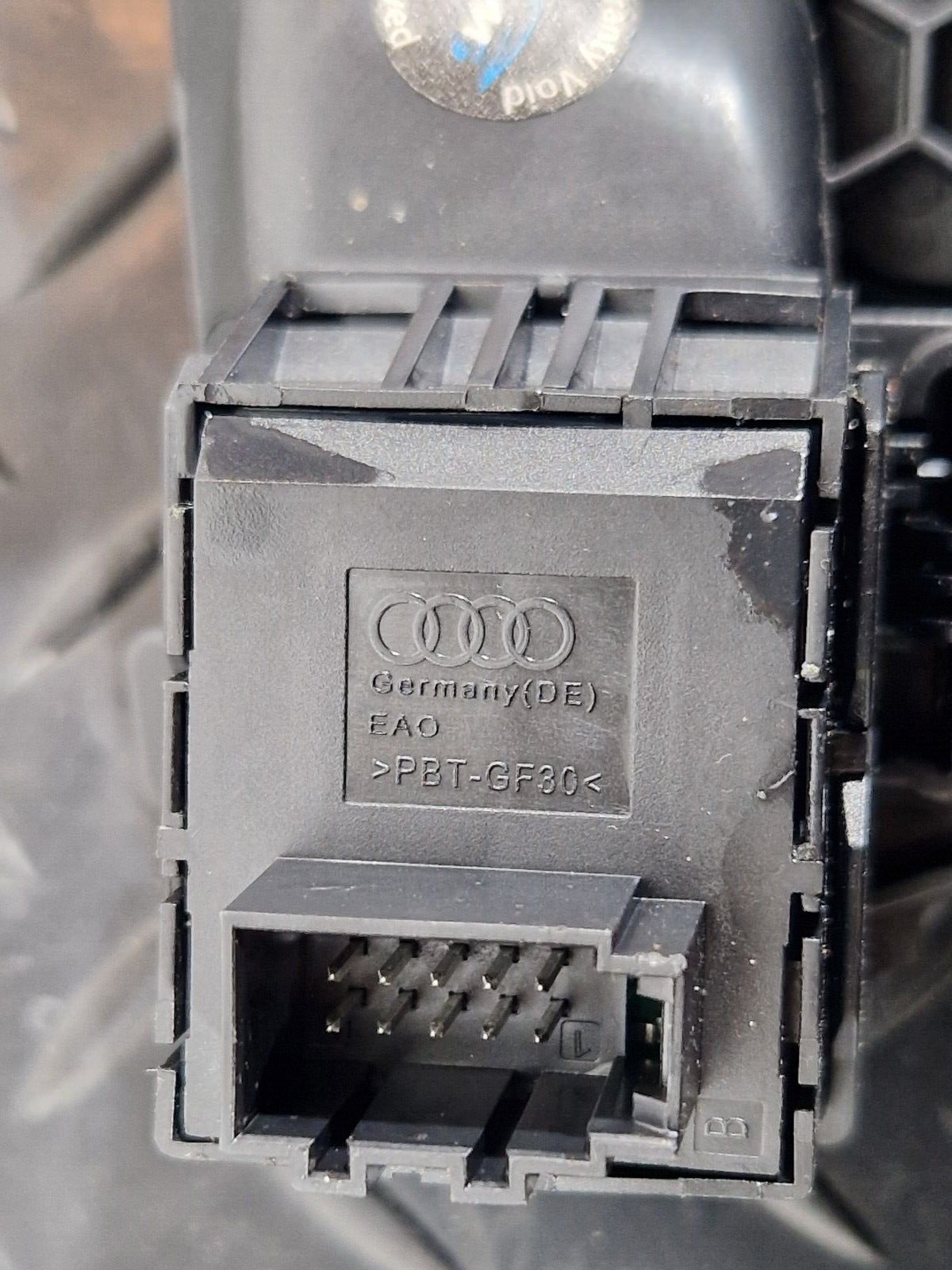 16-19 AUDI A4 AVANT B9 S-LINE GEAR SELECTOR KNOB GAITOR & SURROUND TRIM 8W271311