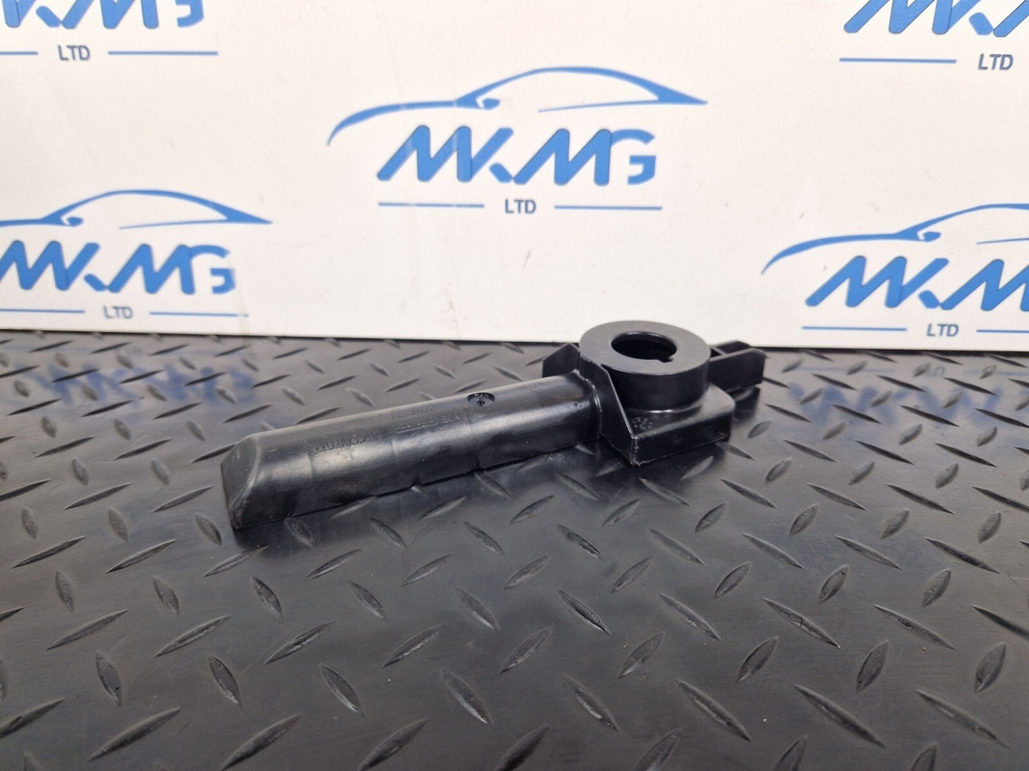 16-23 AUDI S5 COUPE FRONT RIGHT OR LEFT SIDE RADIATOR BRACKET 8W0805201