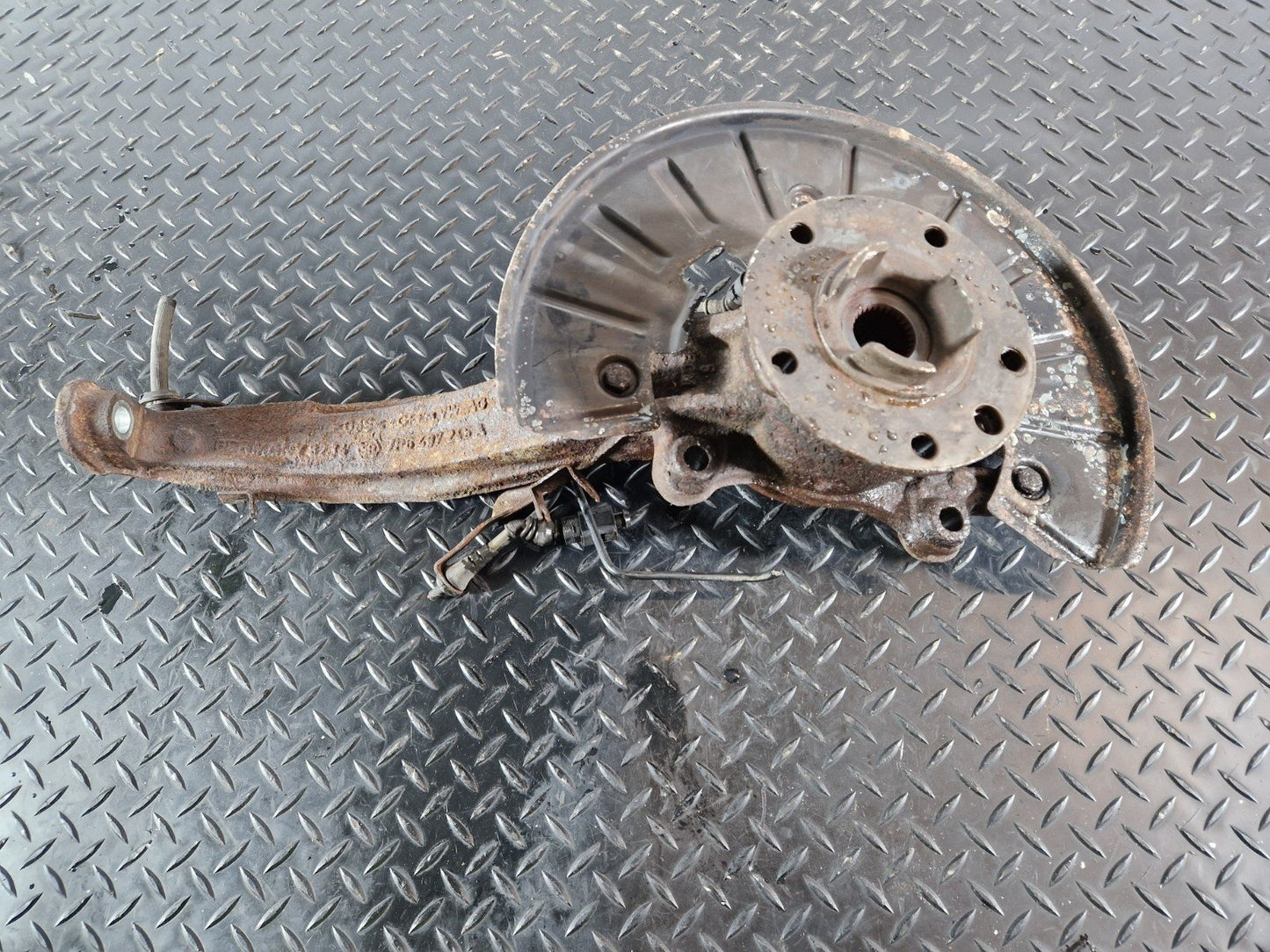 10-18 VW TOUAREG 7P OEM FRONT LEFT N/S PASSENGER SIDE WHEEL HUB 7P6407245A
