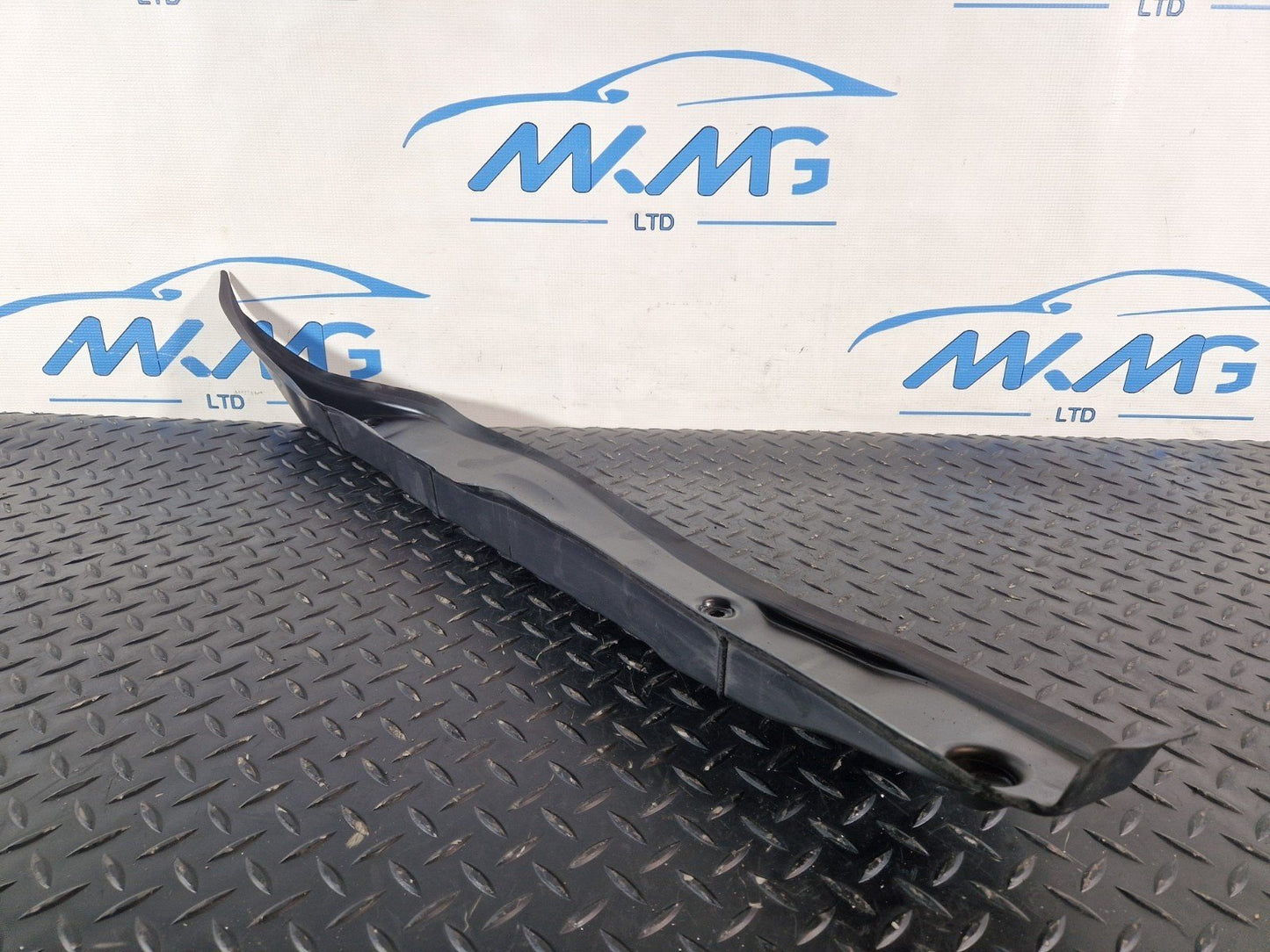 16-22 MERCEDES BENZ X253 FRONT RIGHT SIDE WING SEAL TRIM A2538890125