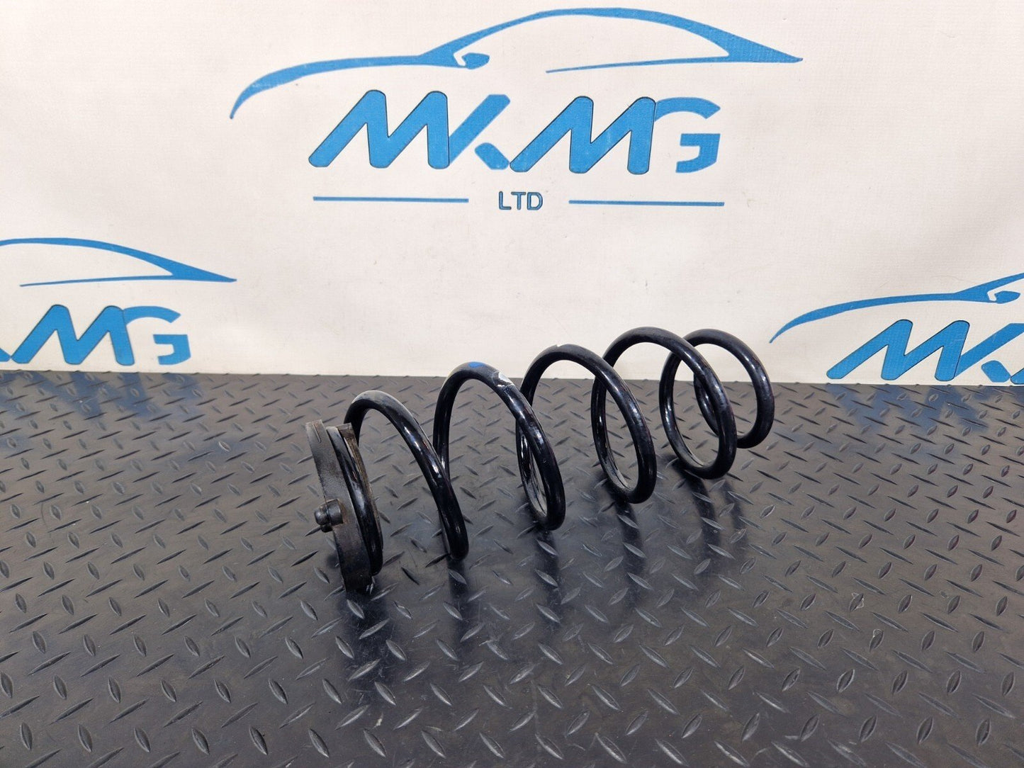 18-ON MERCEDES BENZ A CLASS W177 REAR COIL SPRING FITS LEFT & RIGHT A2473250000