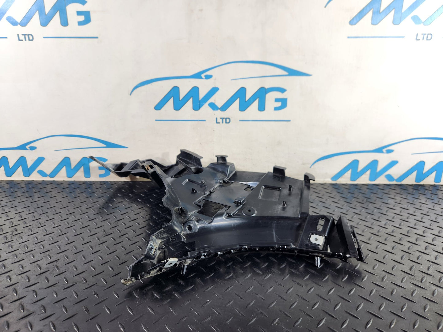 Land Rover Range Rover Evoque L551 Right Side Rear Bumper Bracket M8D2-17B930-A