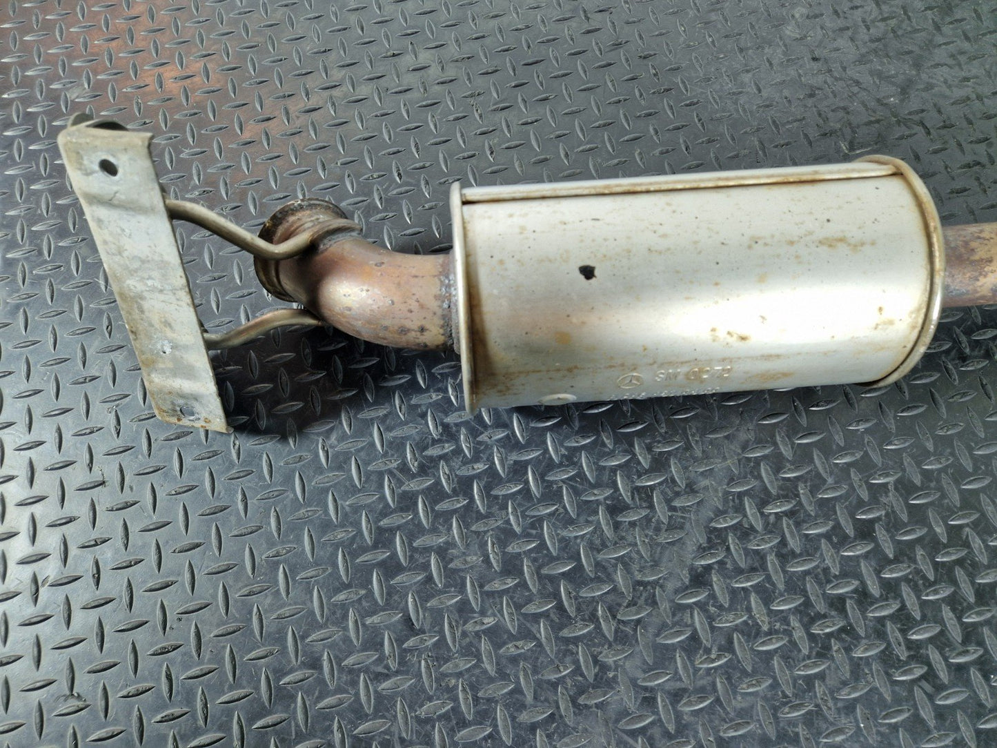 12-18 MERCEDES BENZ W176 GENUINE EXHAUST CENTER SECTION A2464910400