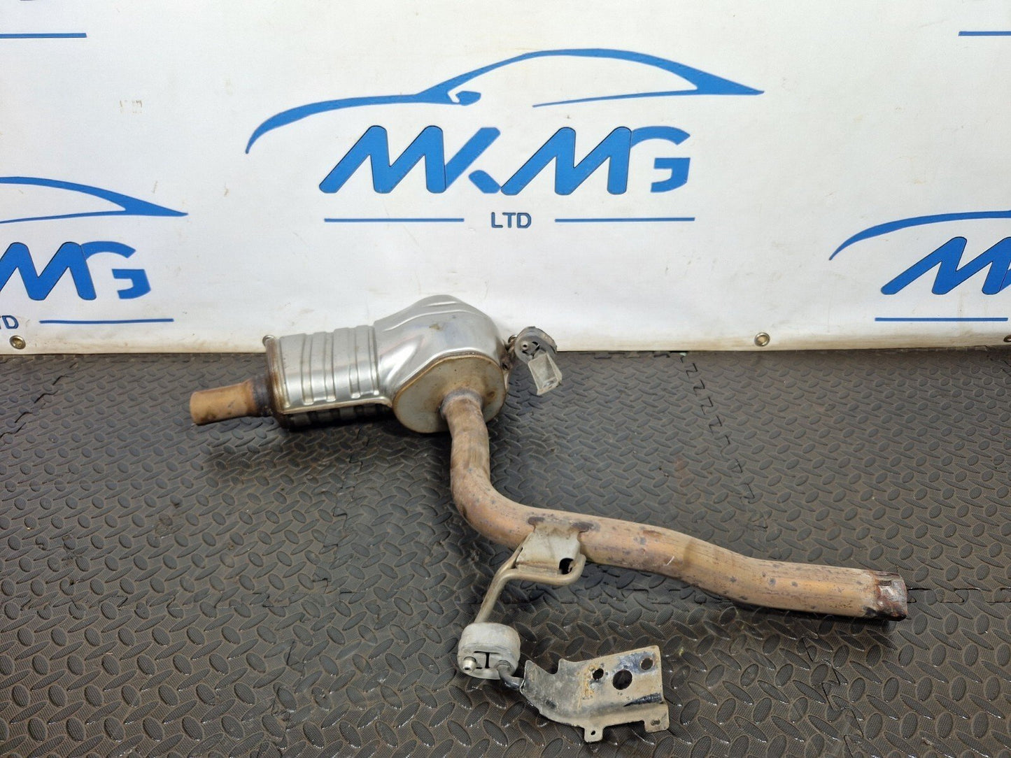 16-19 AUDI A4 B9 GENUINE EXHAUST BACKBOX SILENCER 8W0253411P
