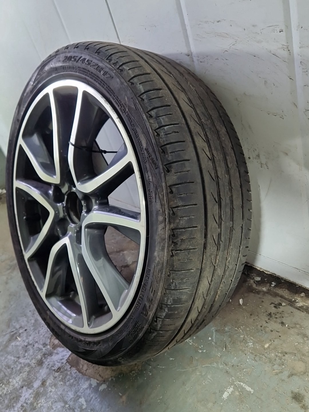 Honda CR-Z MK1 (ZF13) 17" Alloy Wheel with Tyre 205/45/17 4mm 17065A