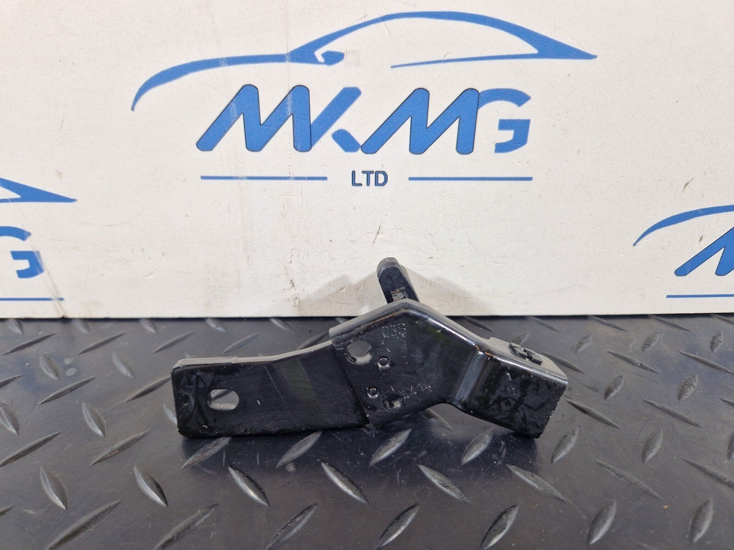 12-18 AUDI A6 C7 REAR LEFT N/S BOOT PARTITION BRACKET MOUNT 4G9863583