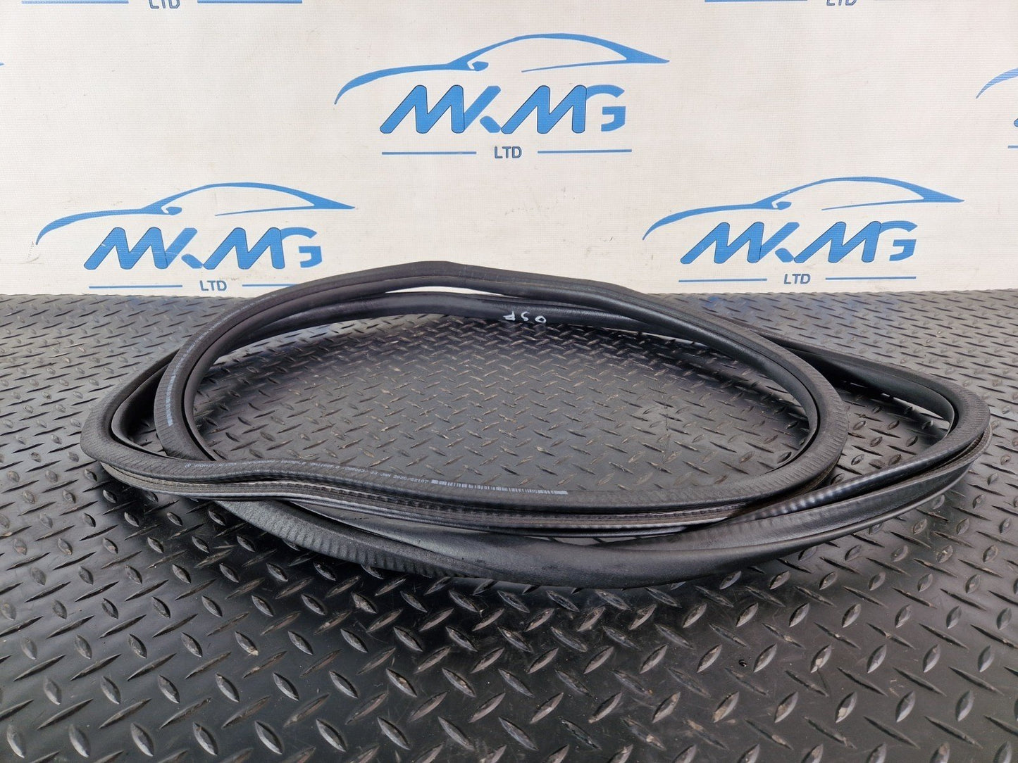 19-ON MERCEDES B CLASS W247 FRONT DOOR RUBBER SEAL FITS LEFT & RIGHT A2476920300