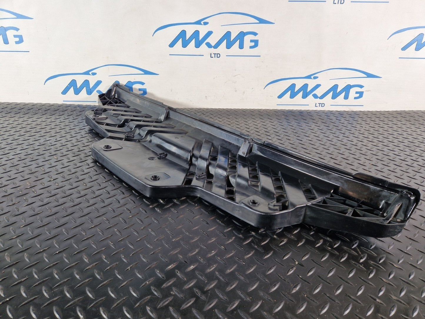 16-20 AUDI Q7 4M GENUINE REAR CENTRE CENTRE MOUNTING BRACKET 4M0807329