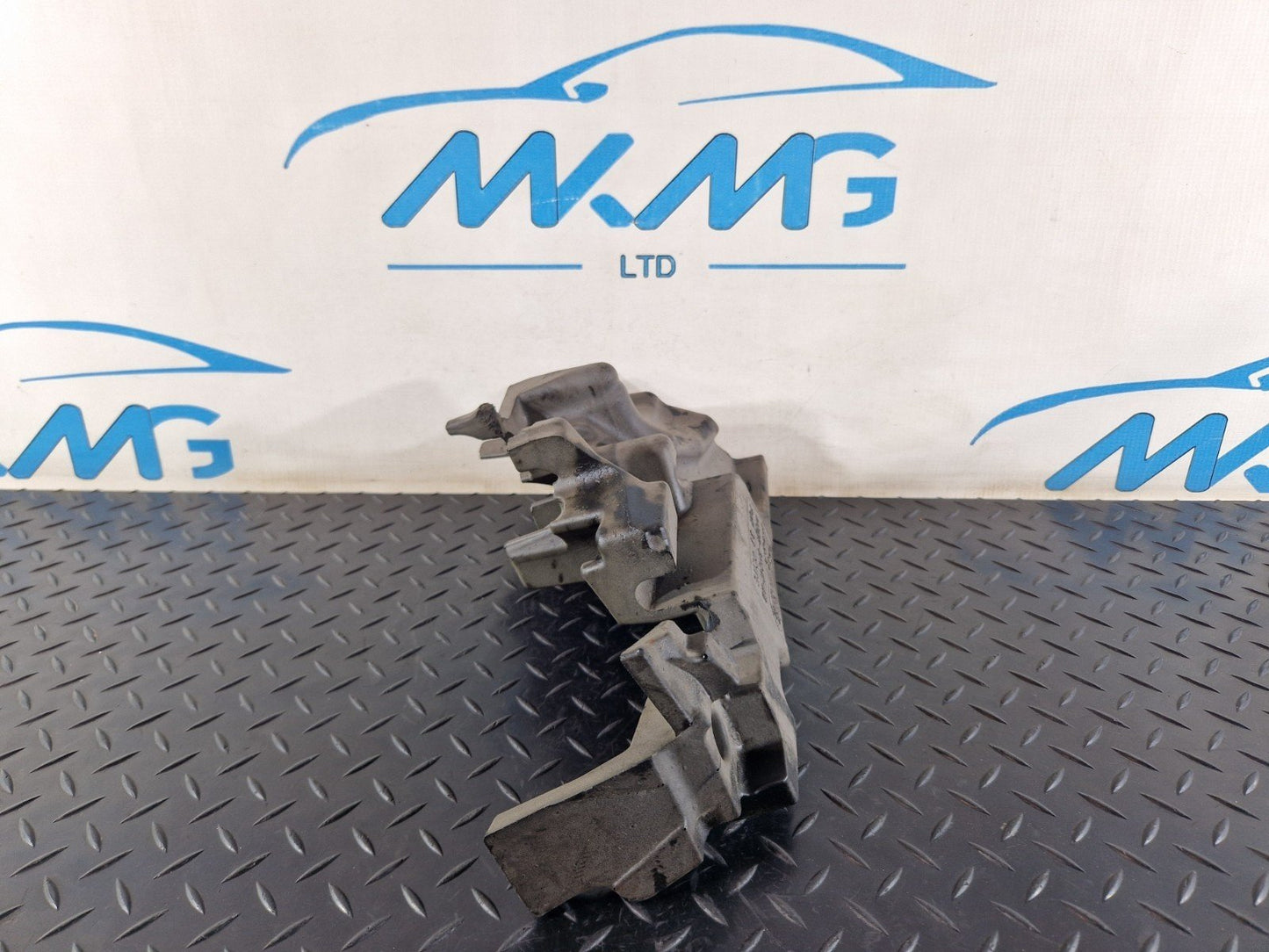 19-ON RANGE ROVER EVOQUE L551 DAMAGED INSULATOR CYLINDER HEAD COVER M8D26N041AB