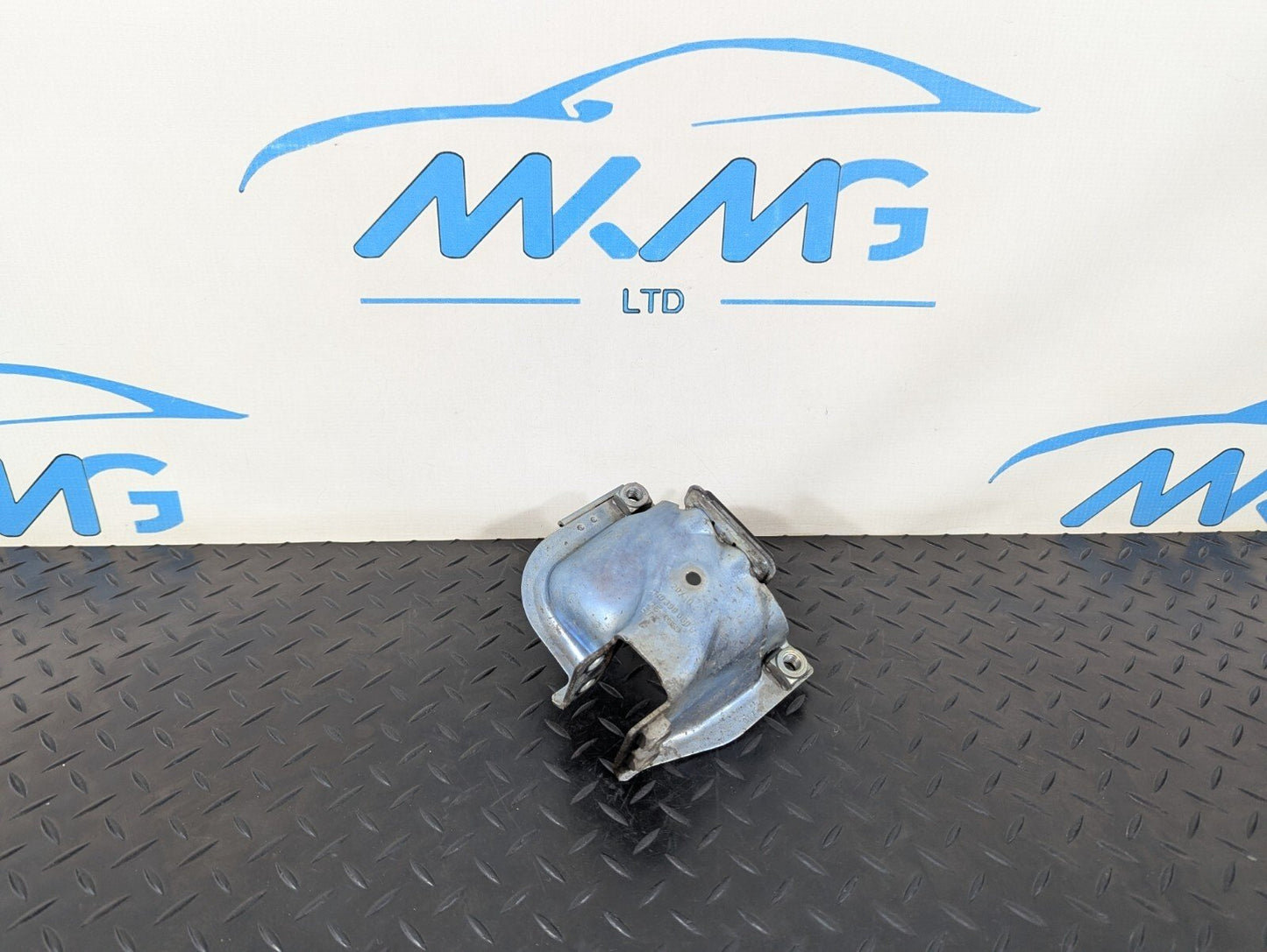 10-17 AUDI A8 4H OEM OS RIGHT ENGINE MOUNT BRACKET RETAINING PLATE 4H0399060