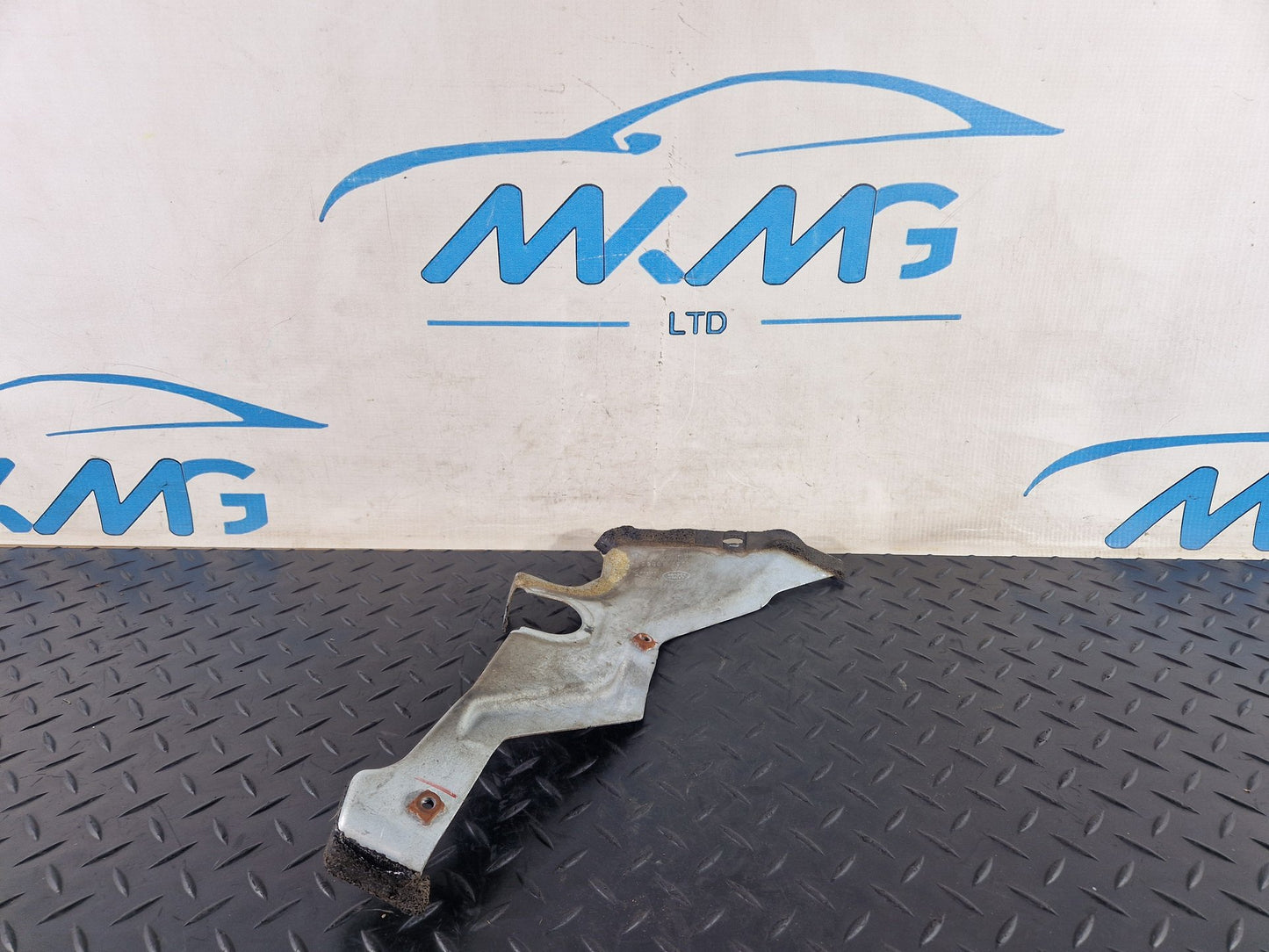 12-18 Land Rover Range Rover Evoque L538 Air Hose Support Bracket GJ3210B832