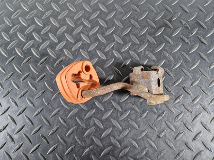 14-19 LAND ROVER L550 GENUINE EXHAUST BRACKET MOUNT RUBBER LR000593