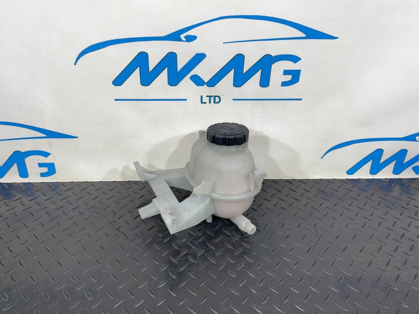 19-ON MERCEDES A CLASS EQ W177 V177 A250e COOLANT EXPANSION TANK A2475000149