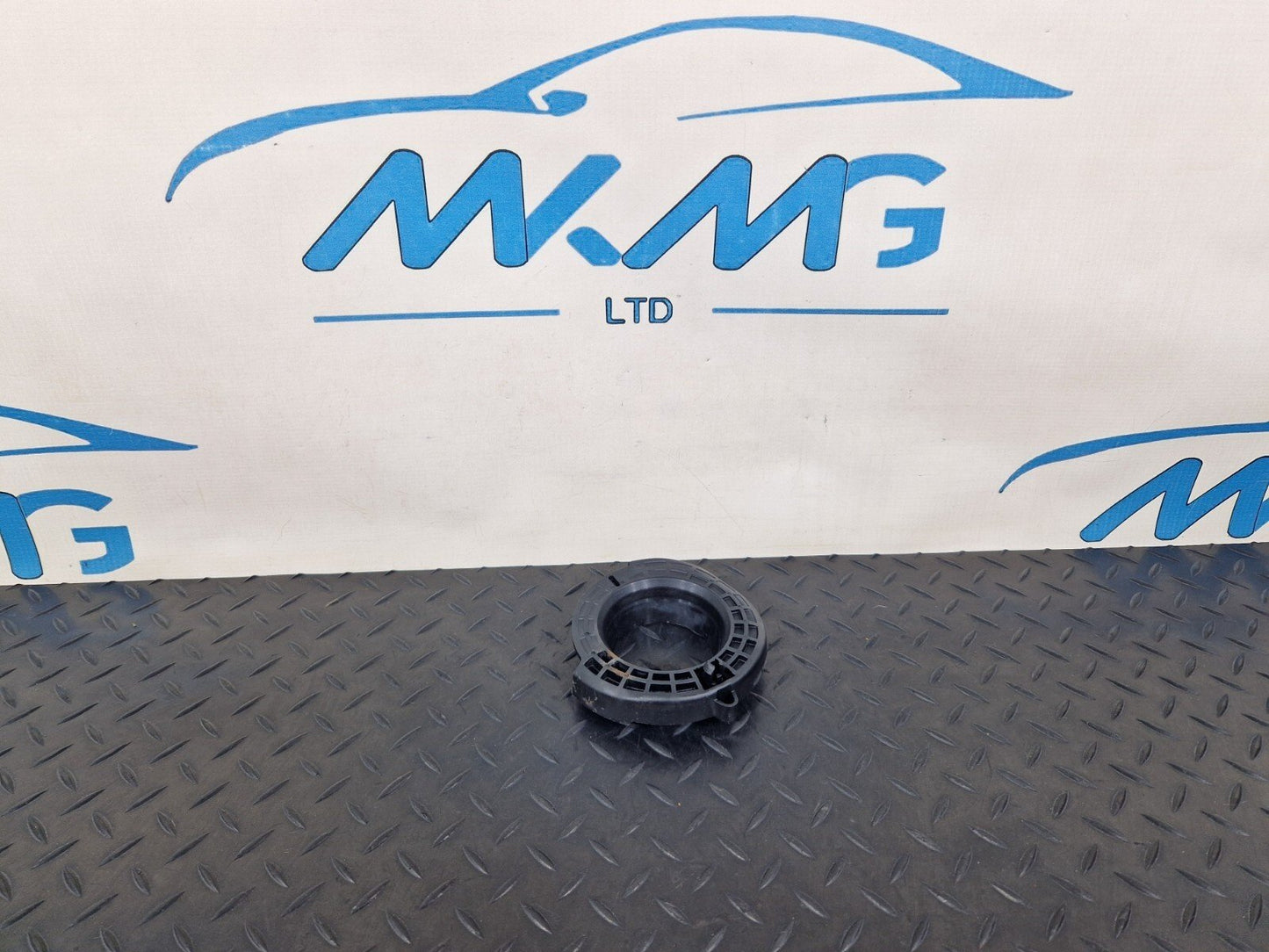 14-21 MERCEDES BENZ C220 W205 REAR COIL SPRING BOTTOM RUBBER MOUNT A2053240184
