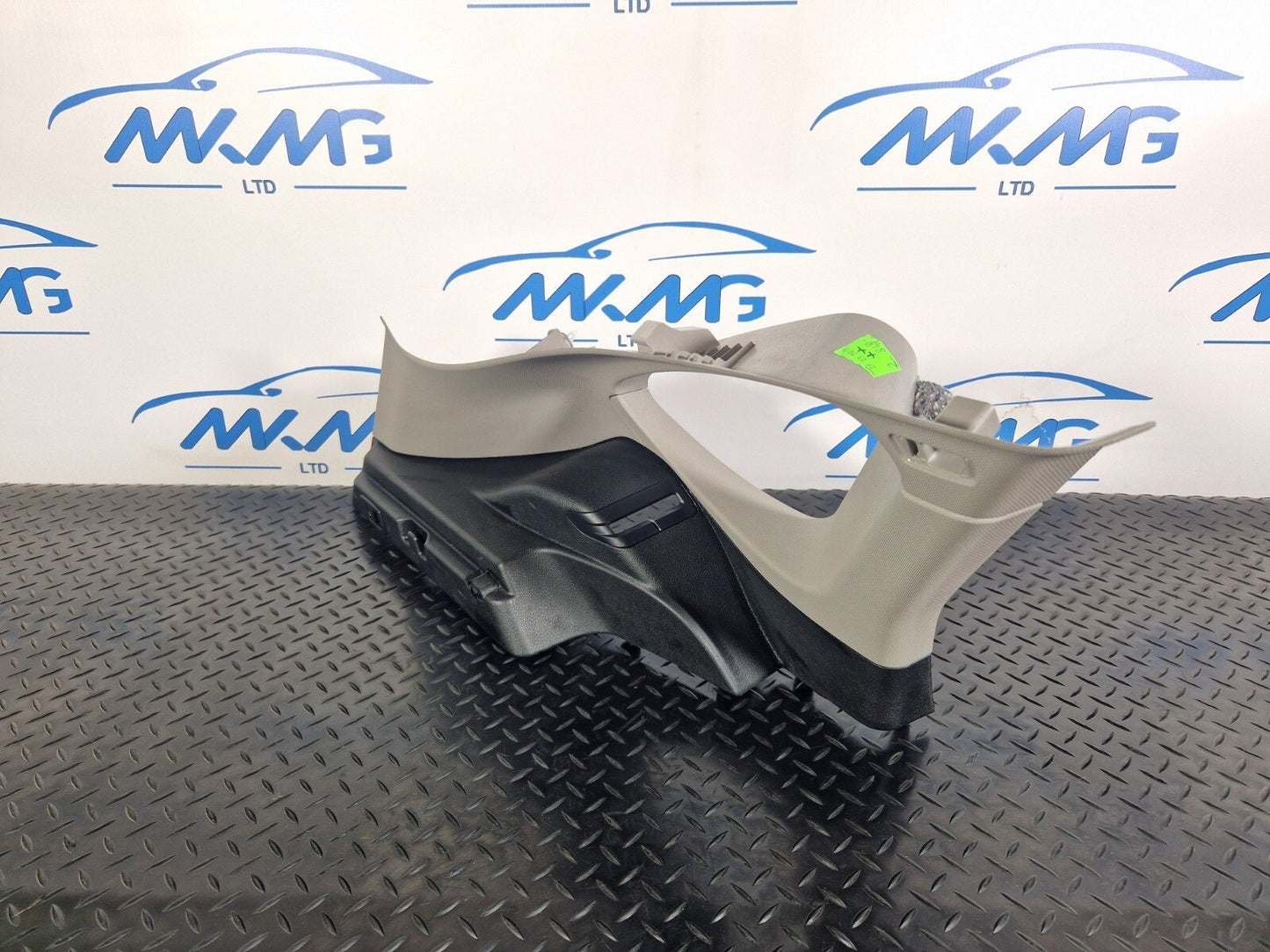 14-21 BMW 2 F45 DRIVER N/S INNER TRIM WITH SEAT ADJUSTMENT SWITCH 7365575