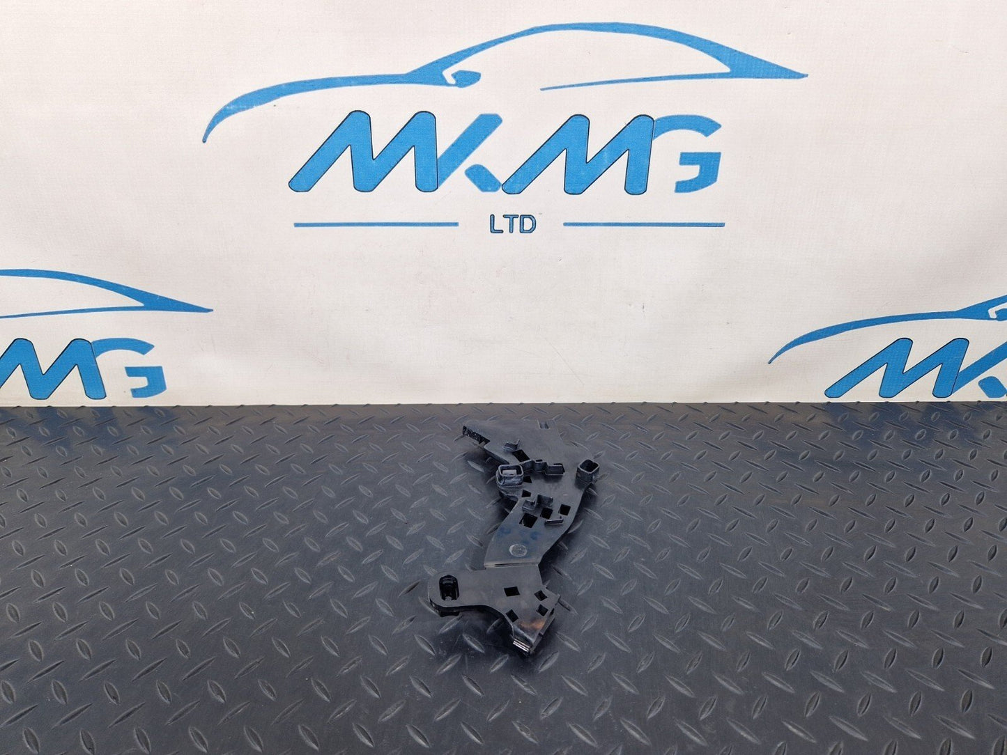 14-21 MERCEDES BENZ C200 W205 REAR RIGHT BRAKE CALIPER CABLES HOLDER A2055460446