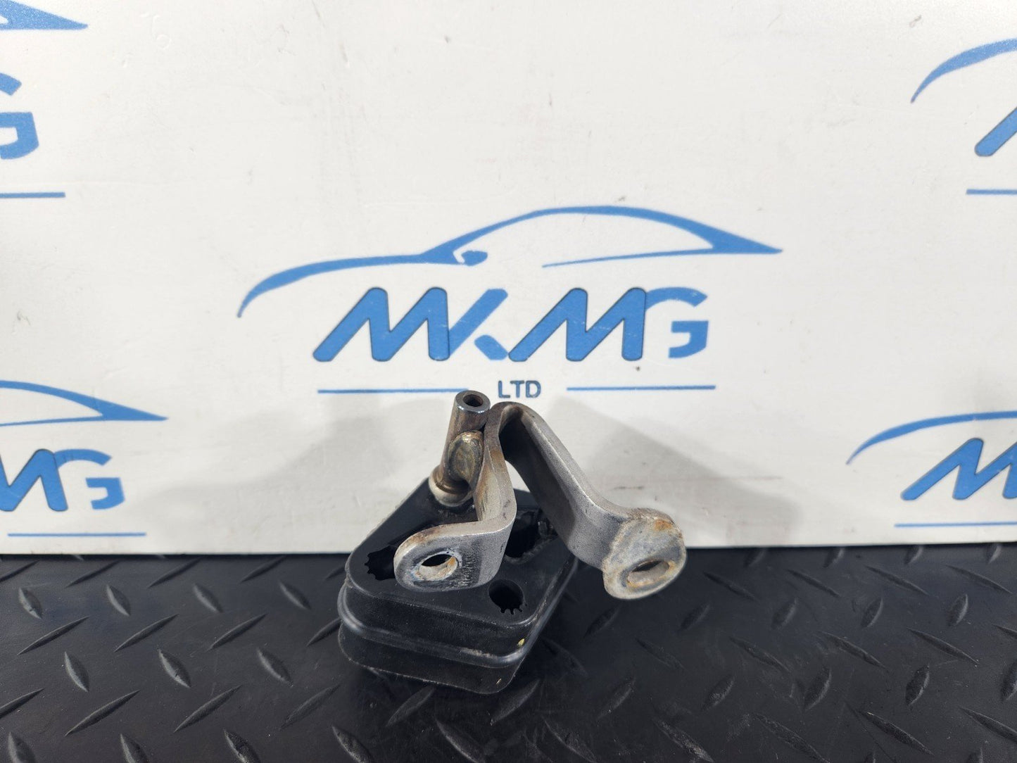 19-ON RANGE ROVER EVOQUE L551 EXHAUST BRACKET HOLDER RUBBER MOUNT K8D25A295AA