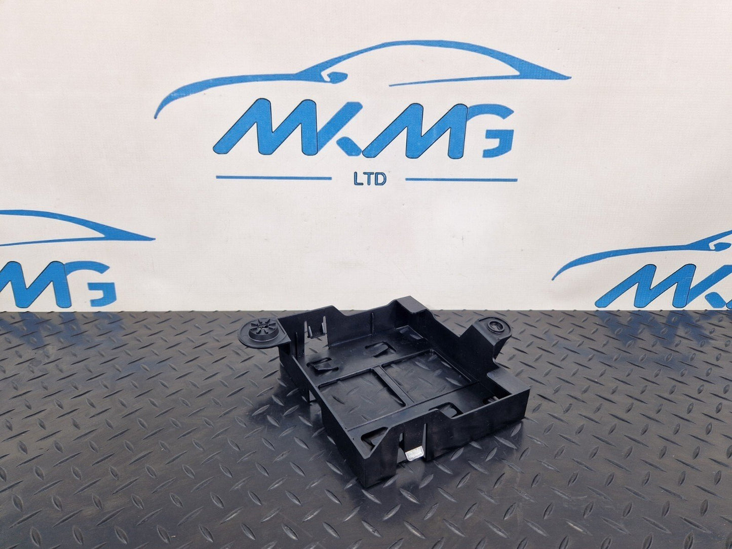 10-18 AUDI A7 4G S-LINE GENUINE OEM BRACKET MOUNT TRIM 4G8907368