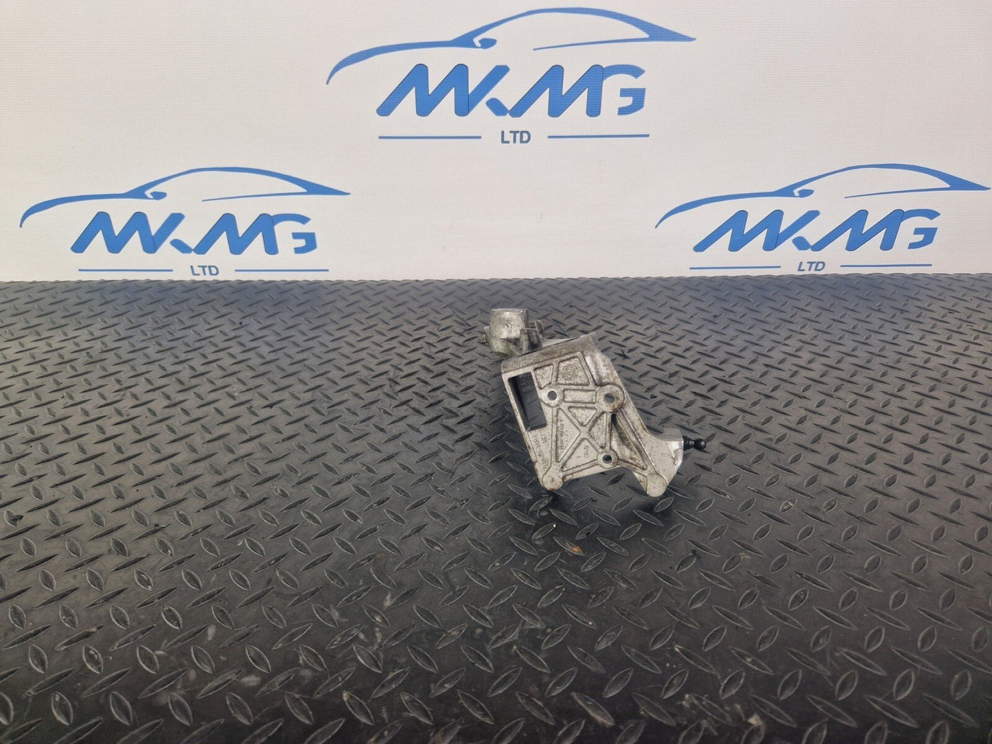14-21 MERCEDES-BENZ C250D W205 FRONT AIR FILTER BOX HOUSING HOLDER A6510940427
