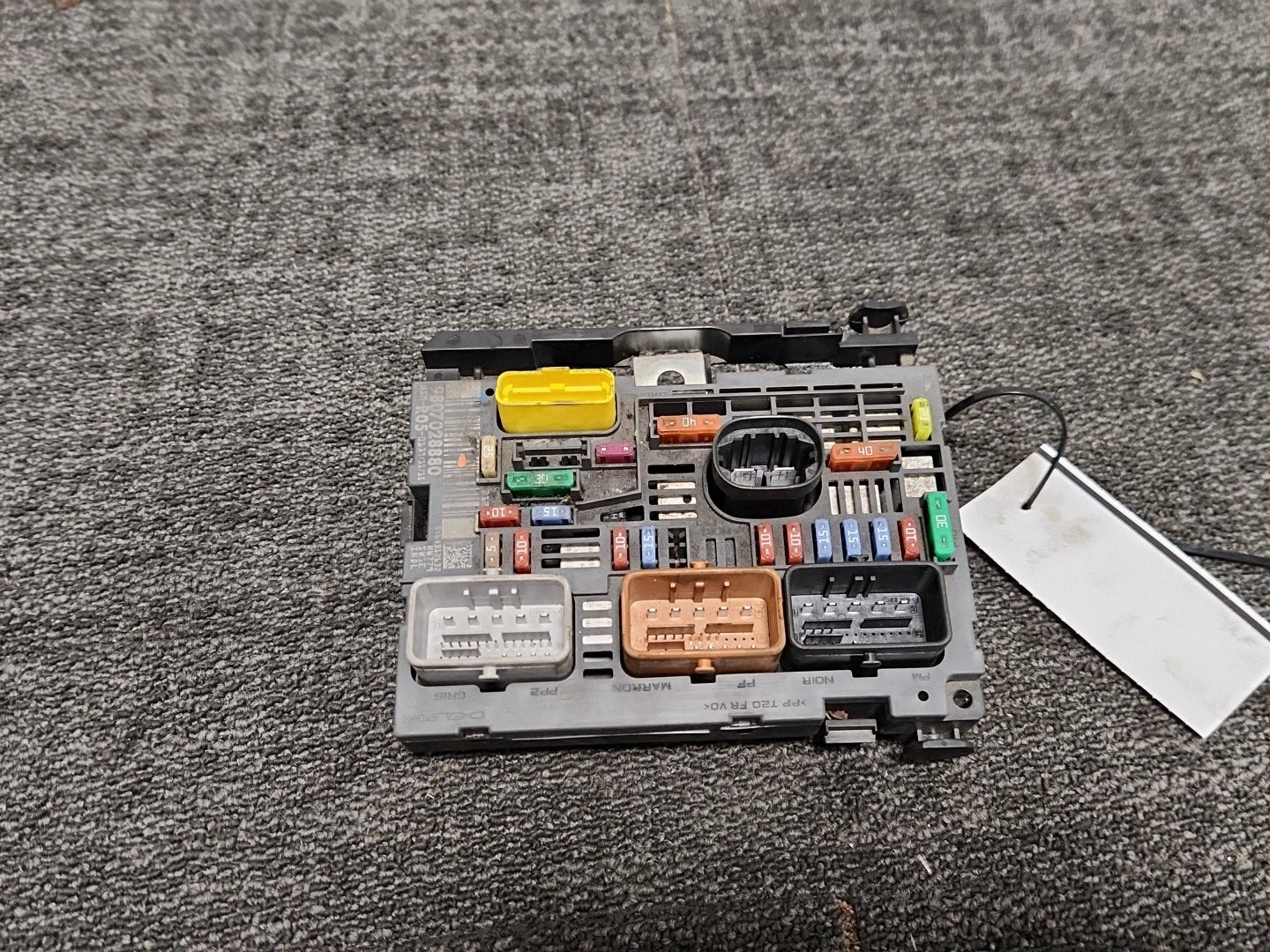 Peugeot Partner B9 Cargo Van Genuine Body Control Module BSM Fuse Box 9807028880
