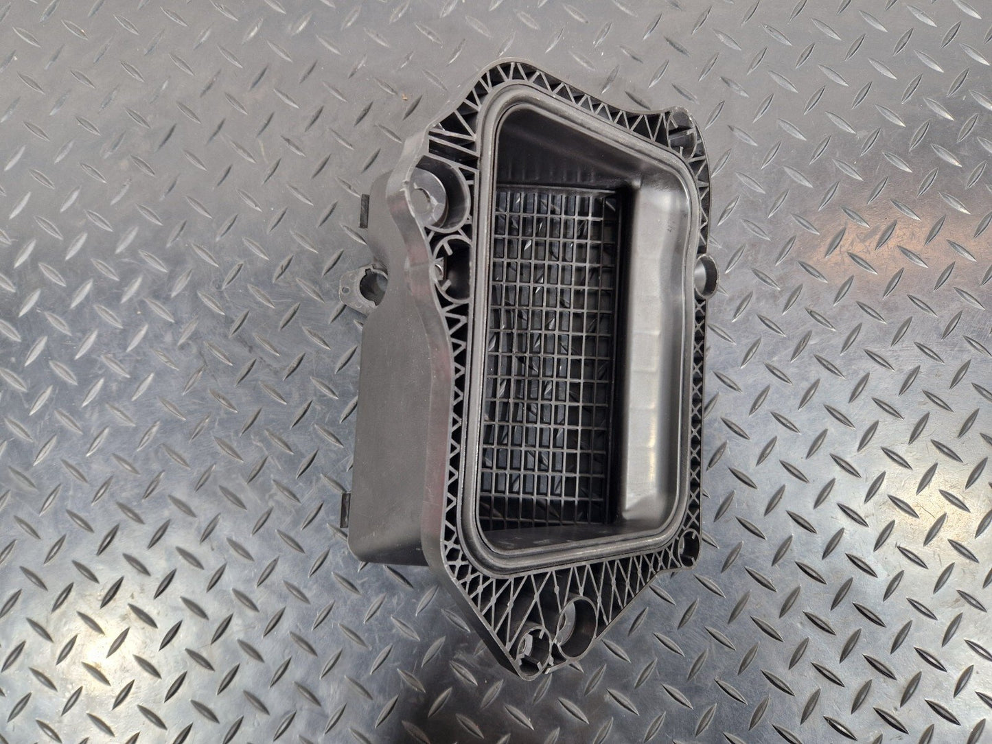 16-19 AUDI A4 B9 GENUINE FRONT AIR INTAKE DUCT VENT 8W2819904A