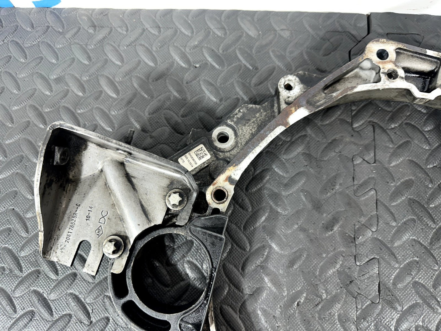 12-18 MERCEDES A W176 1.5CDI OM607 GEARBOX HOUSING SPACER PLATE A6070108000
