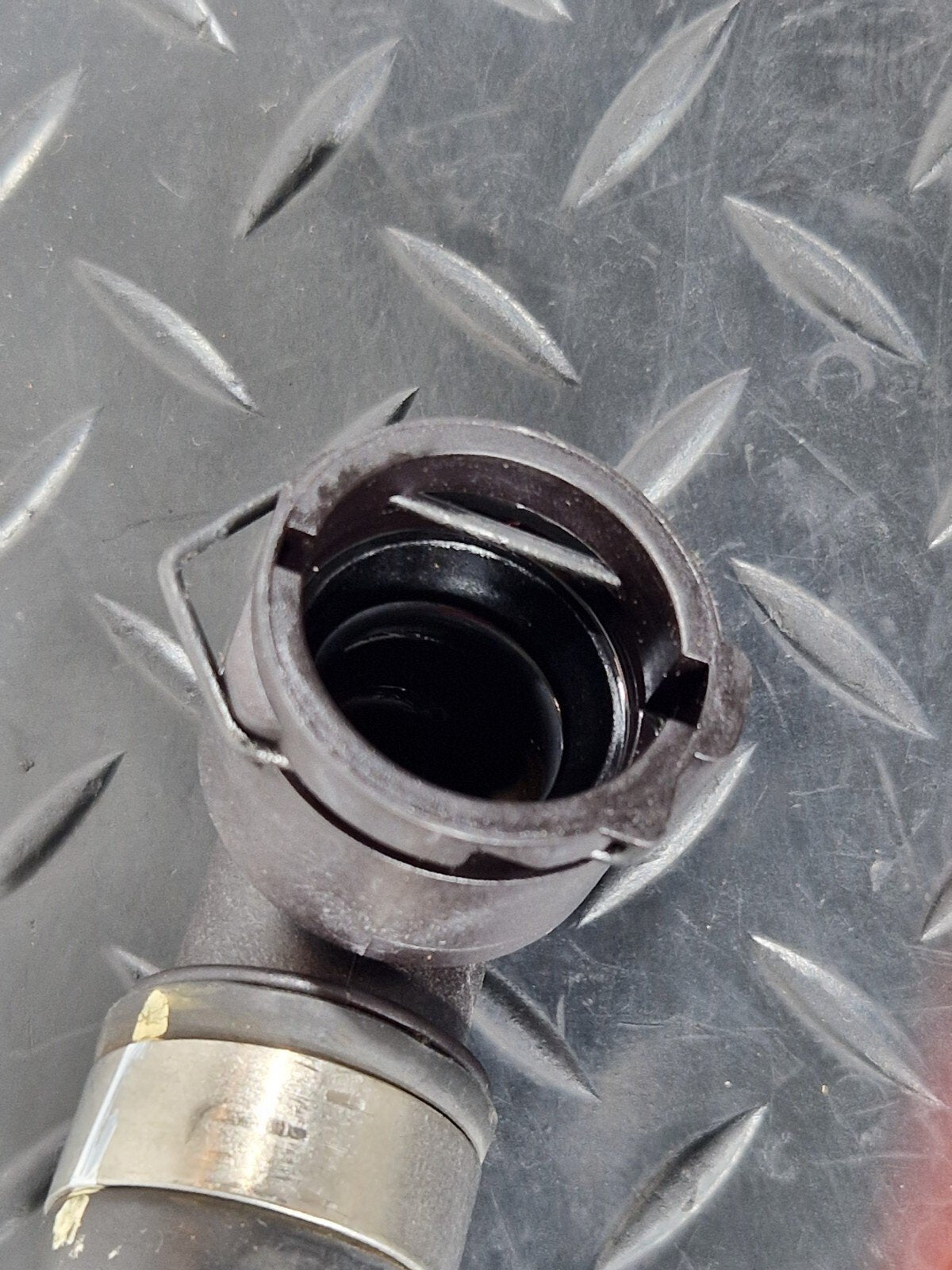 19-ON MERCEDES BENZ B CLASS W247 GENUINE ENGINE COOLANT PIPE HOSE A2478306300
