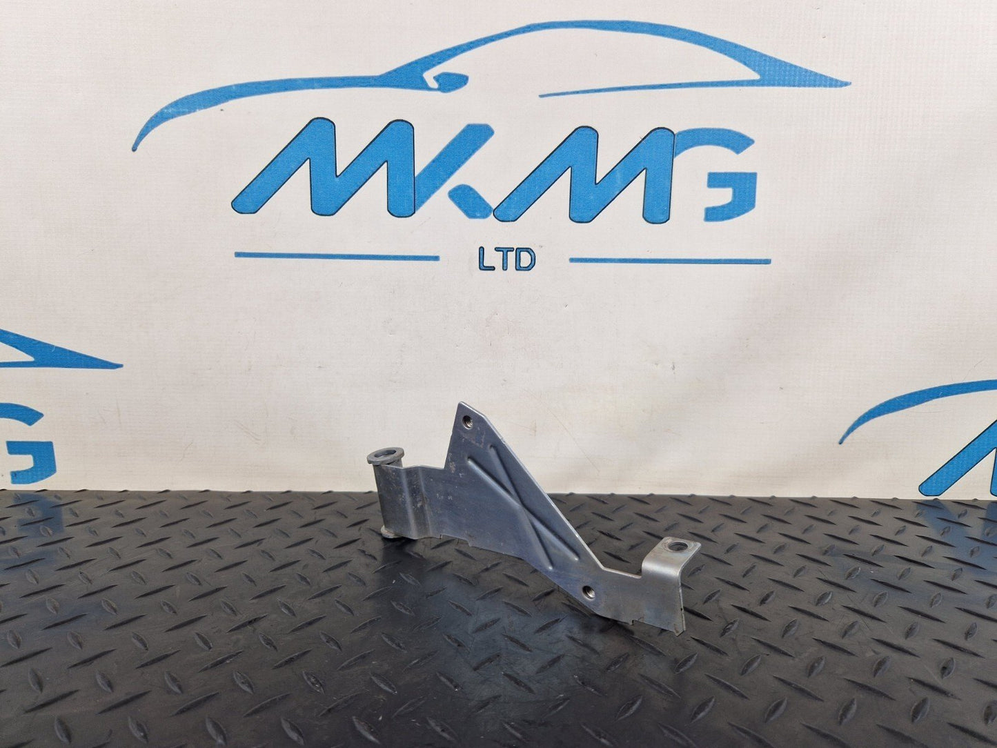 18-ON MERCEDES BENZ A CLASS W177 NOX OXYGEN SENSOR BRACKET HOLDER A6081400300