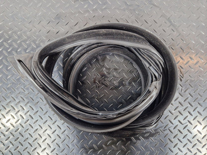 11-18 BMW 6 SERIES F06 FRONT LEFT NSF DOOR RUBBER WEATHER SEAL 7275297