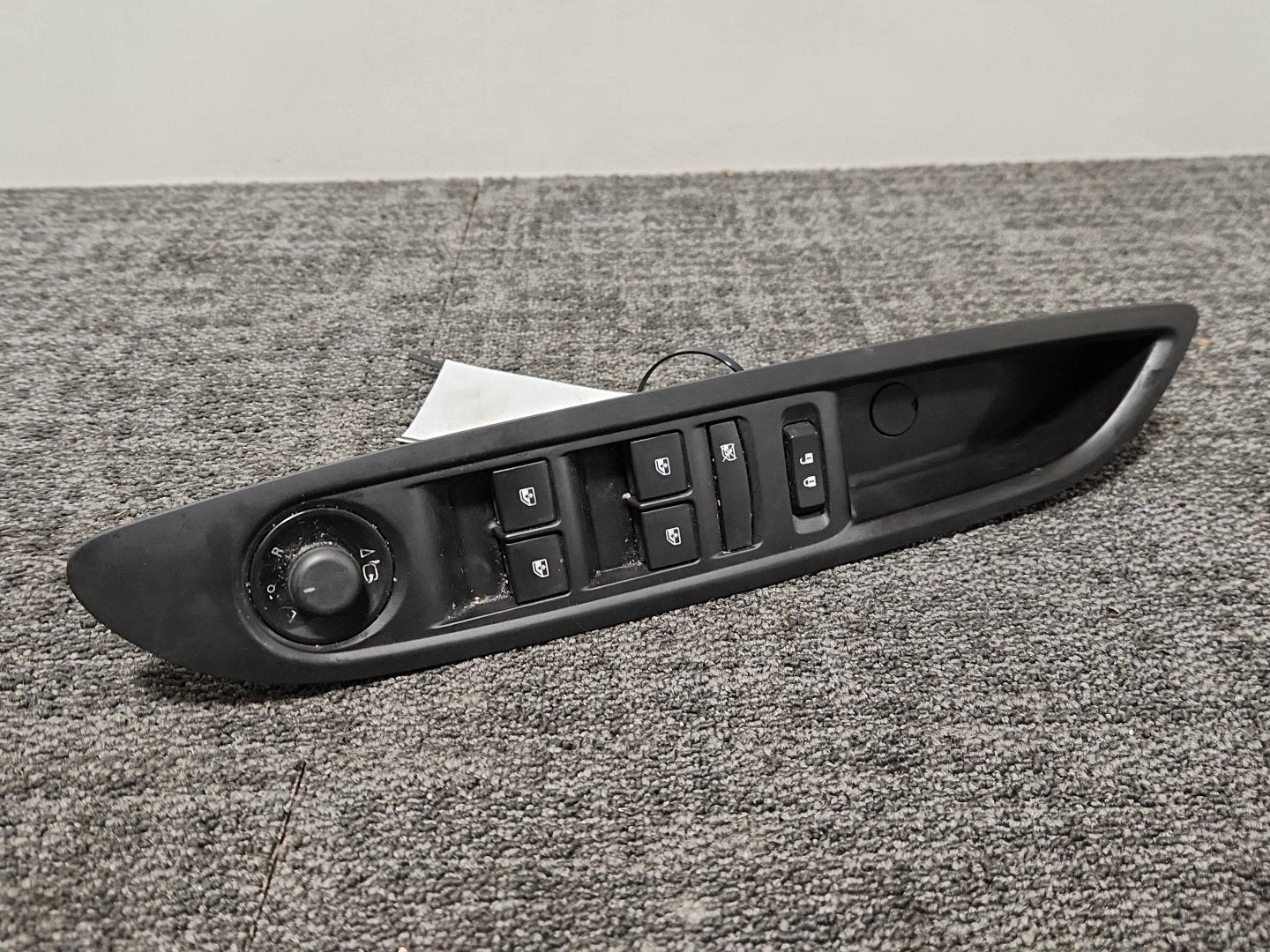 Vauxhall Mokka MK1 (G1U0) SUV Front Right Side Window Switch 95025521-600R