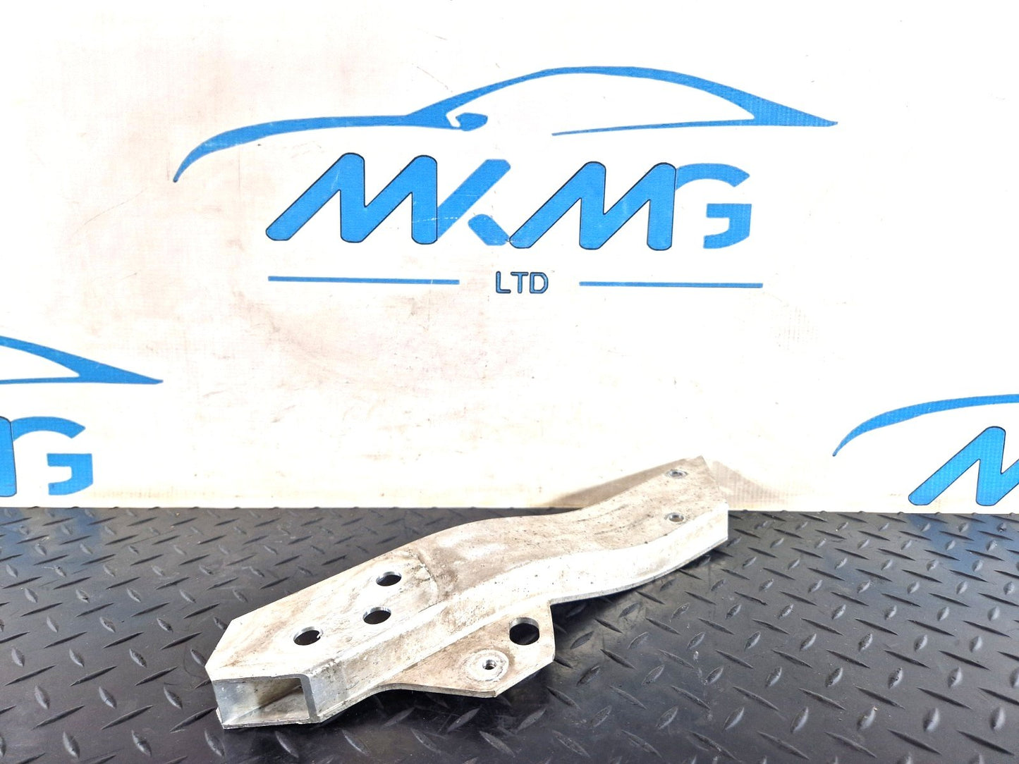 16-22 MERCEDES BENZ X253 FRONT RIGHT RADIATOR SUPPORT BRACKET T52785A