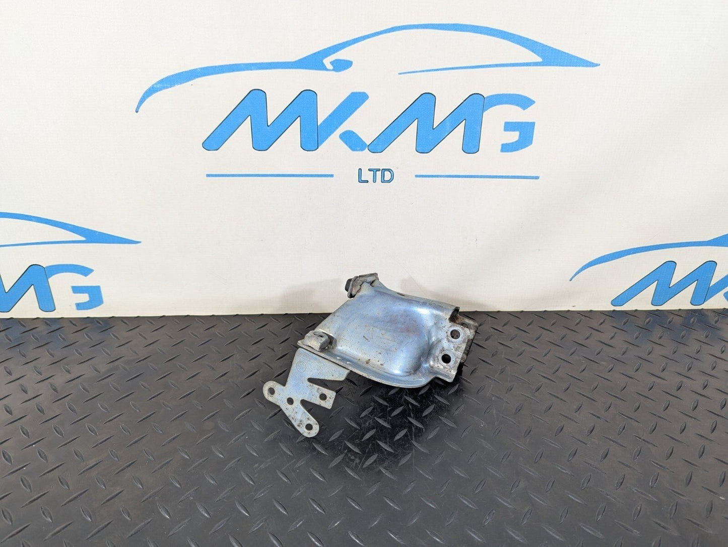 10-17 AUDI A8 4H OEM OS RIGHT ENGINE MOUNT BRACKET RETAINING PLATE 4H0399060
