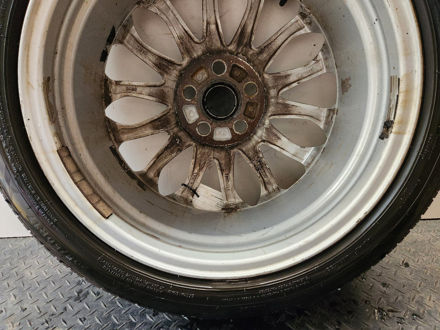 Volvo C30 MK1 (MK) 17" Alloy Wheel with Tyre 205/50/17 ~5mm