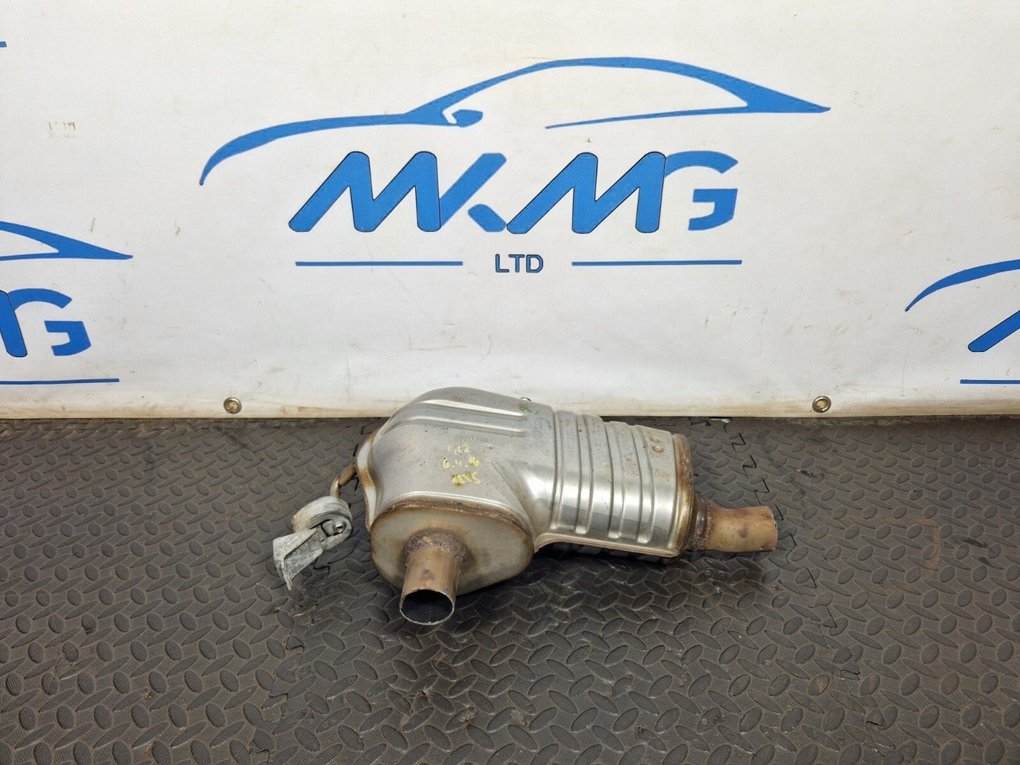 16-19 AUDI A4 B9 GENUINE EXHAUST BACKBOX SILENCER 8W0253411P