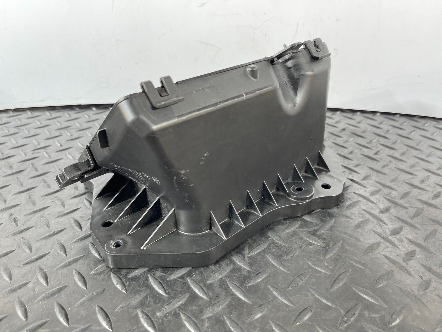 16-19 AUDI A4 B9 SALOON GENUINE FRONT AIR INTAKE DUCT VENT 8W2819904A