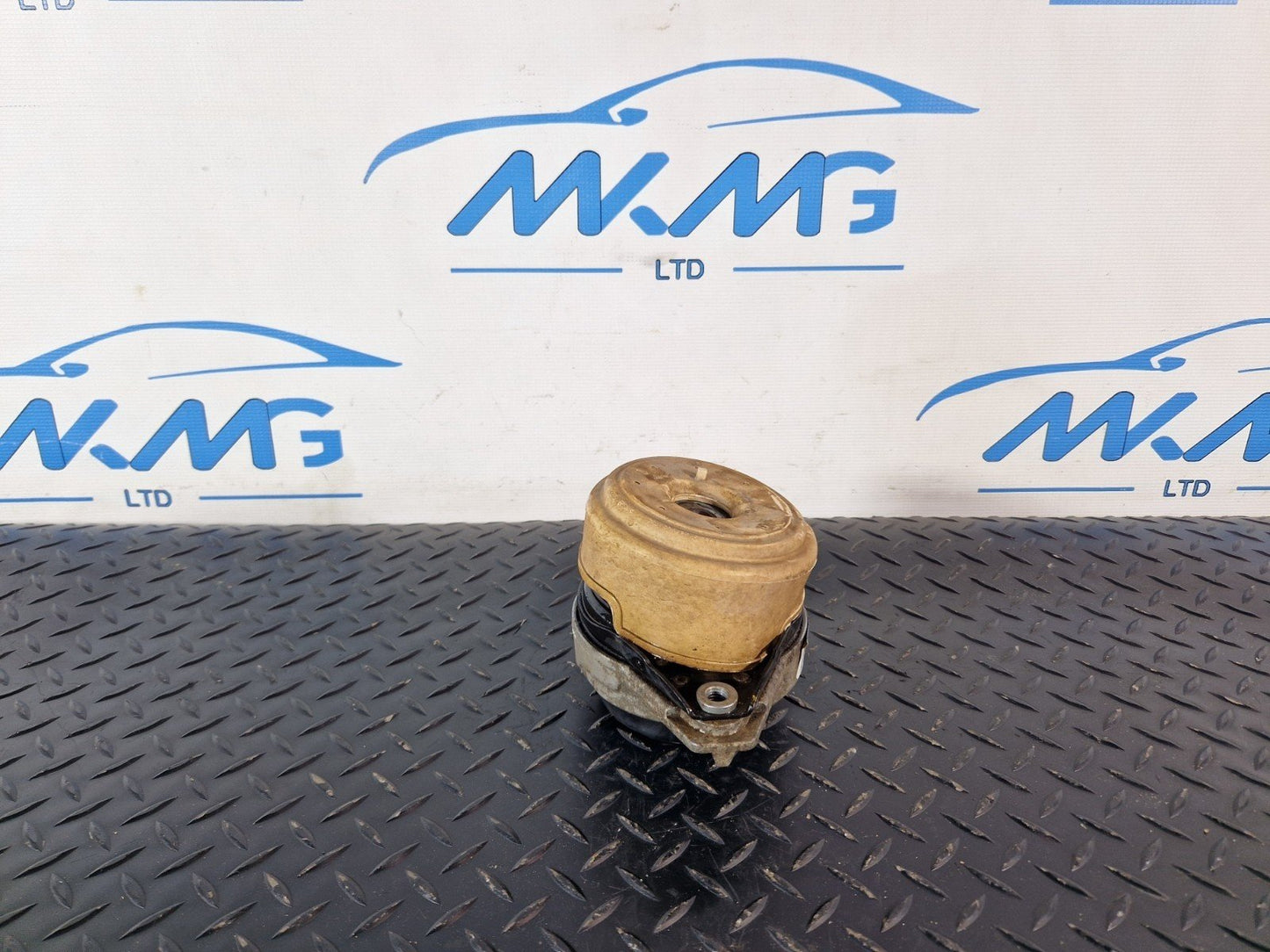 16-19 MERCEDES BENZ GLE W166 LEFT N/S SIDE ENGINE MOUNT A1662405817