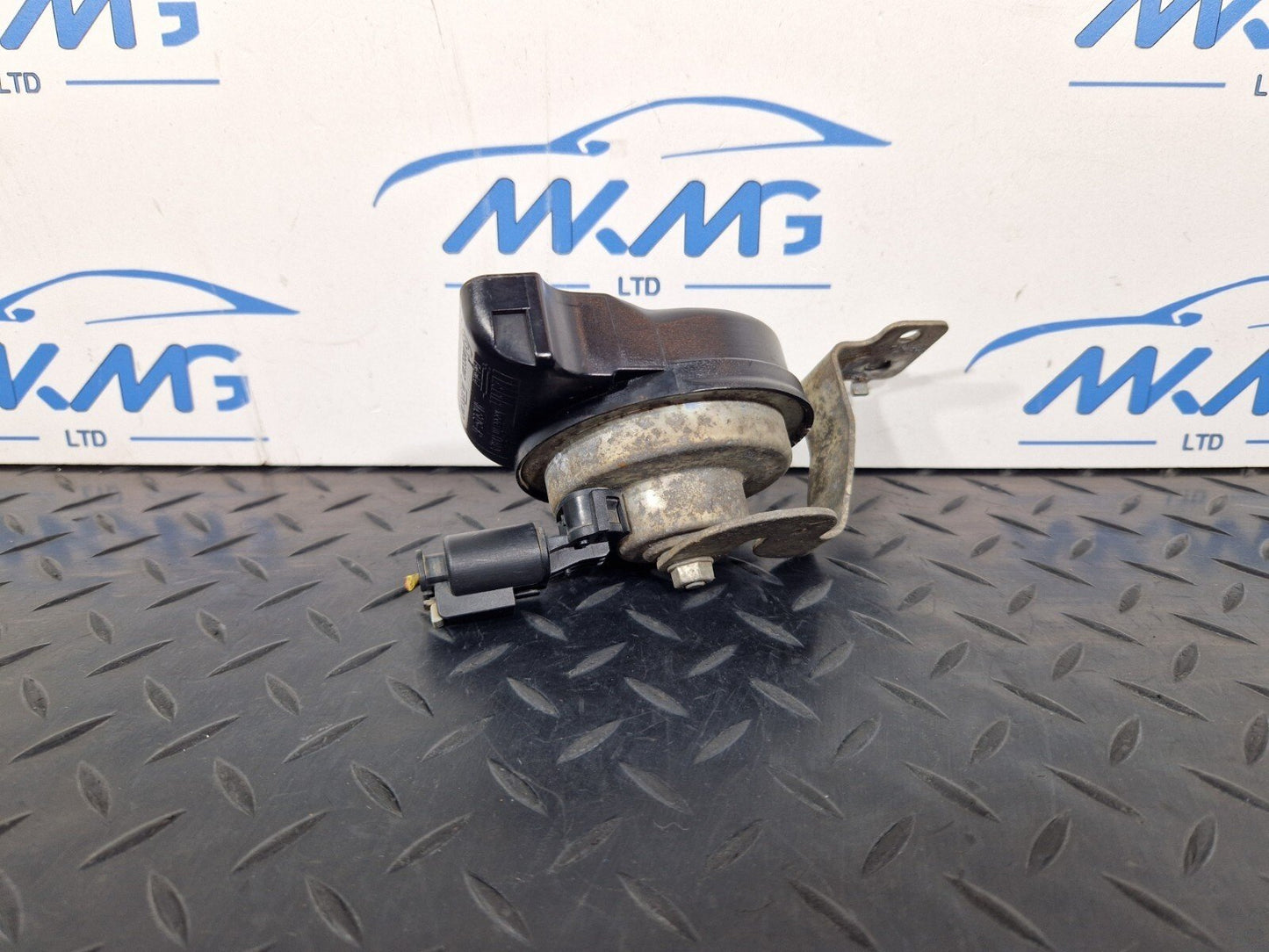 14-21 MERCEDES BENZ C200d W205 OEM HIGH LOW TONE PITCH HORN A2055420820