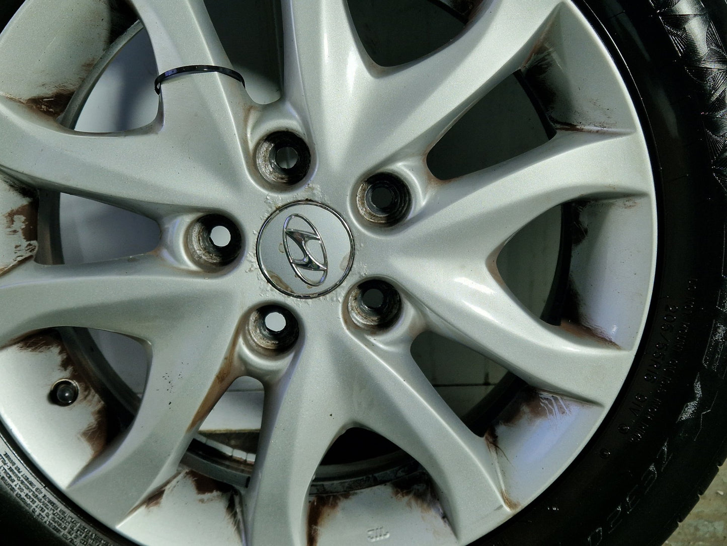 Hyundai i30 MK1 (FD) 5" Alloy Wheel with Tyre 205/55/16 7mm