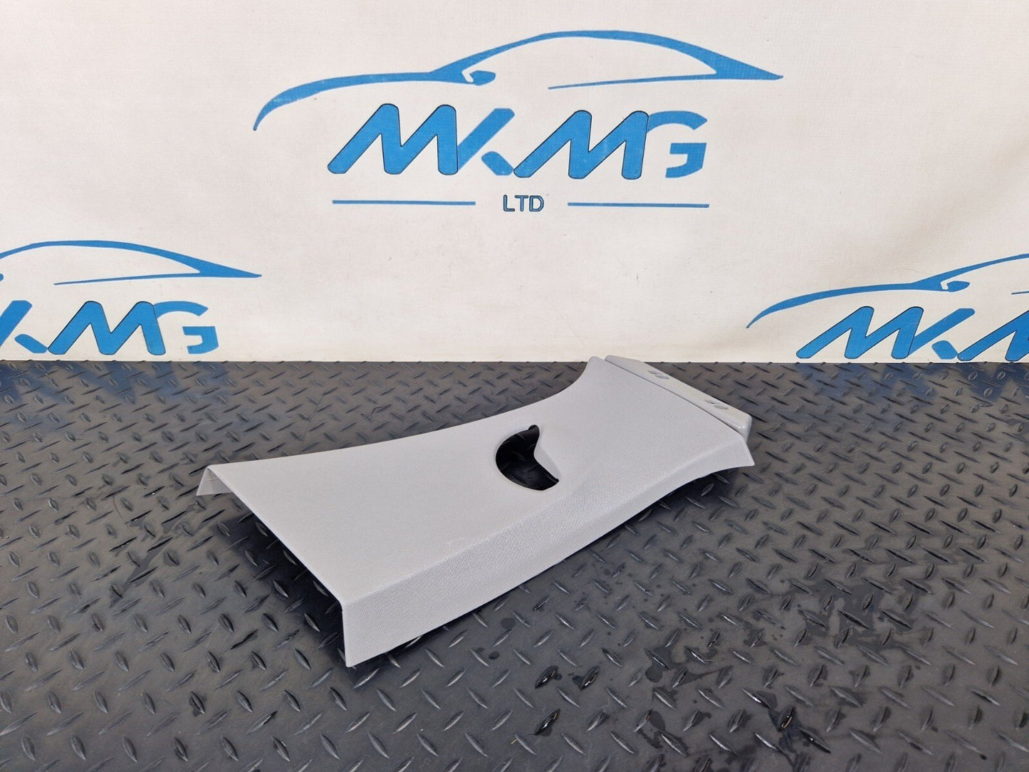 20-24 BMW 1 SERIES F40  B-PILLAR UPPER TRIM COVER RIGHT DRIVER SIDE 7444552