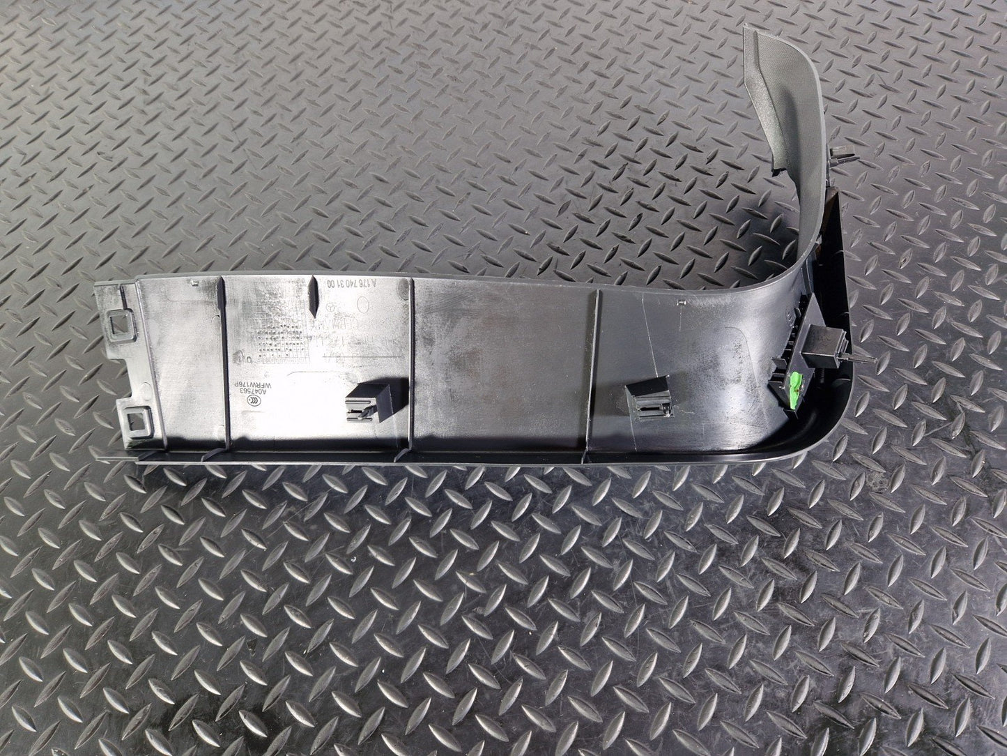 12-18 MERCEDES BENZ W176 GENUINE TAILGATE TRIM PANEL LEFT SIDE A1767400171