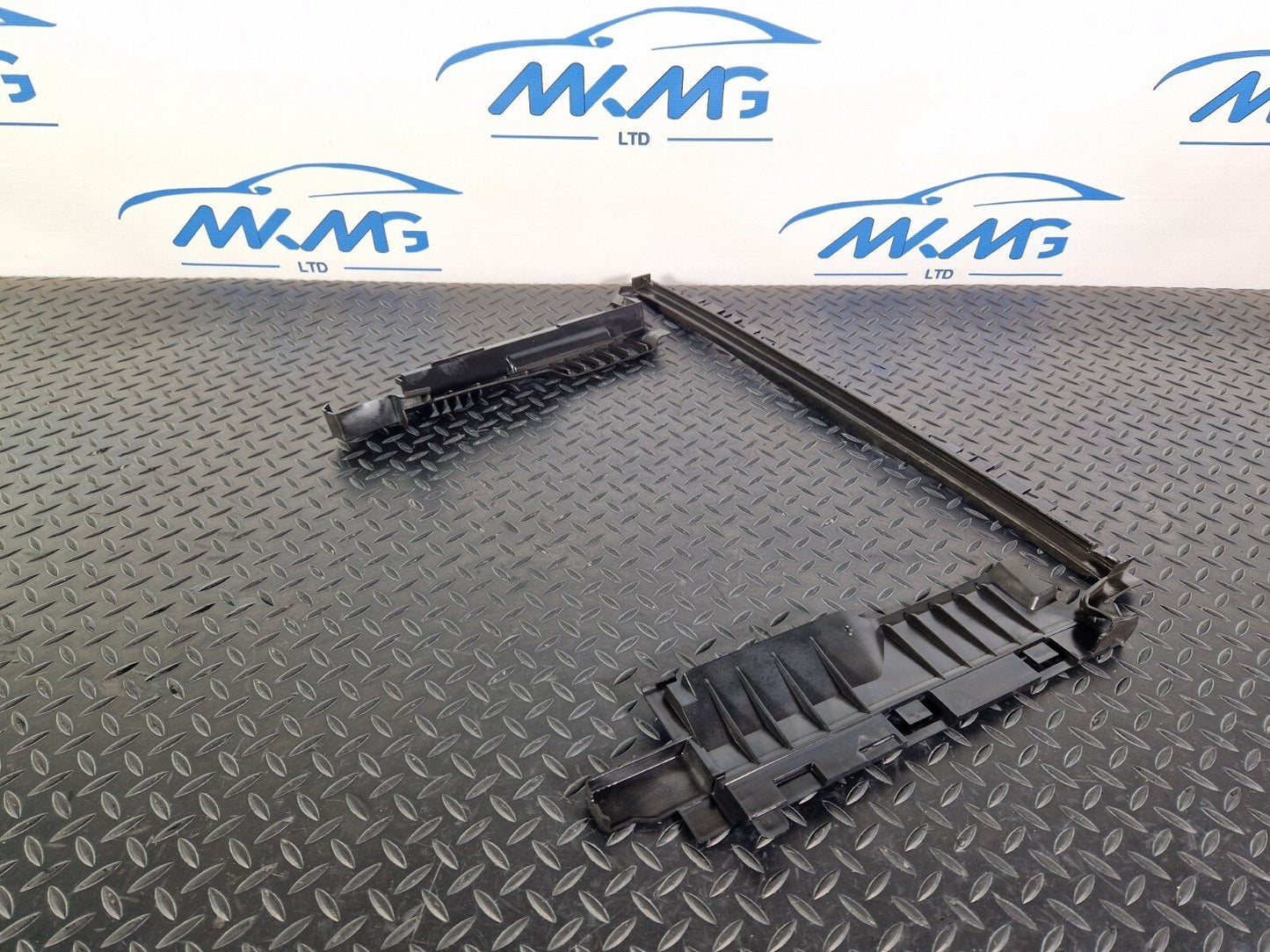 14-21 MERCEDES BENZ C200d W205 UPPER AIR DUCTING FOR RADIATOR A2055050430