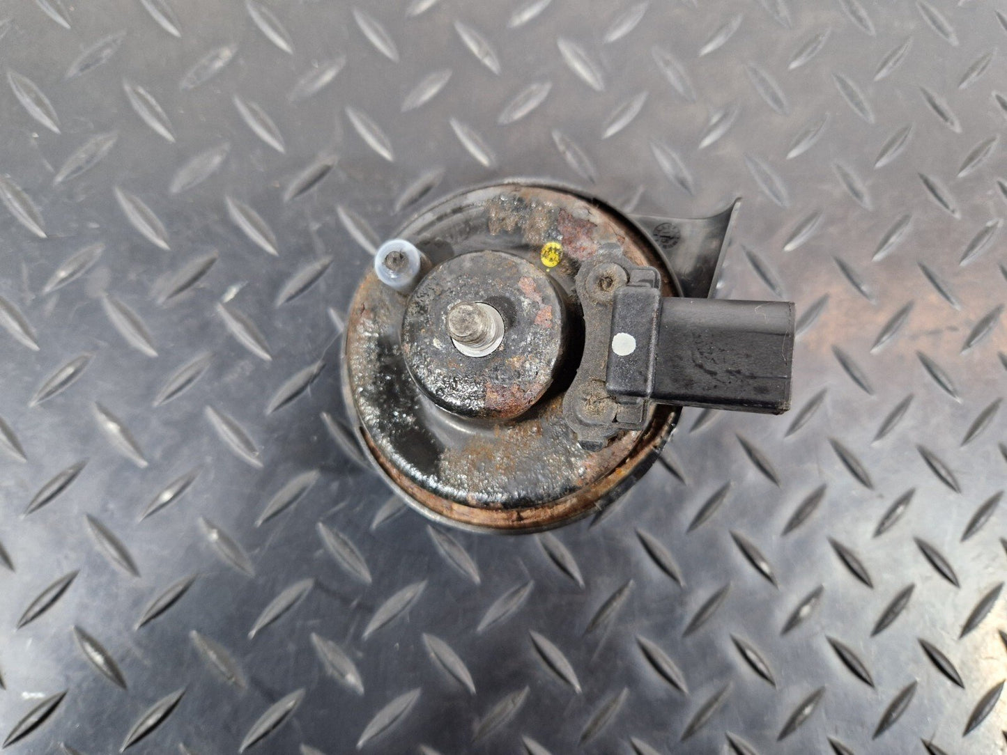 12-18 AUDI A6 C7 GENUINE HIGH TONE HORN 4G0951223