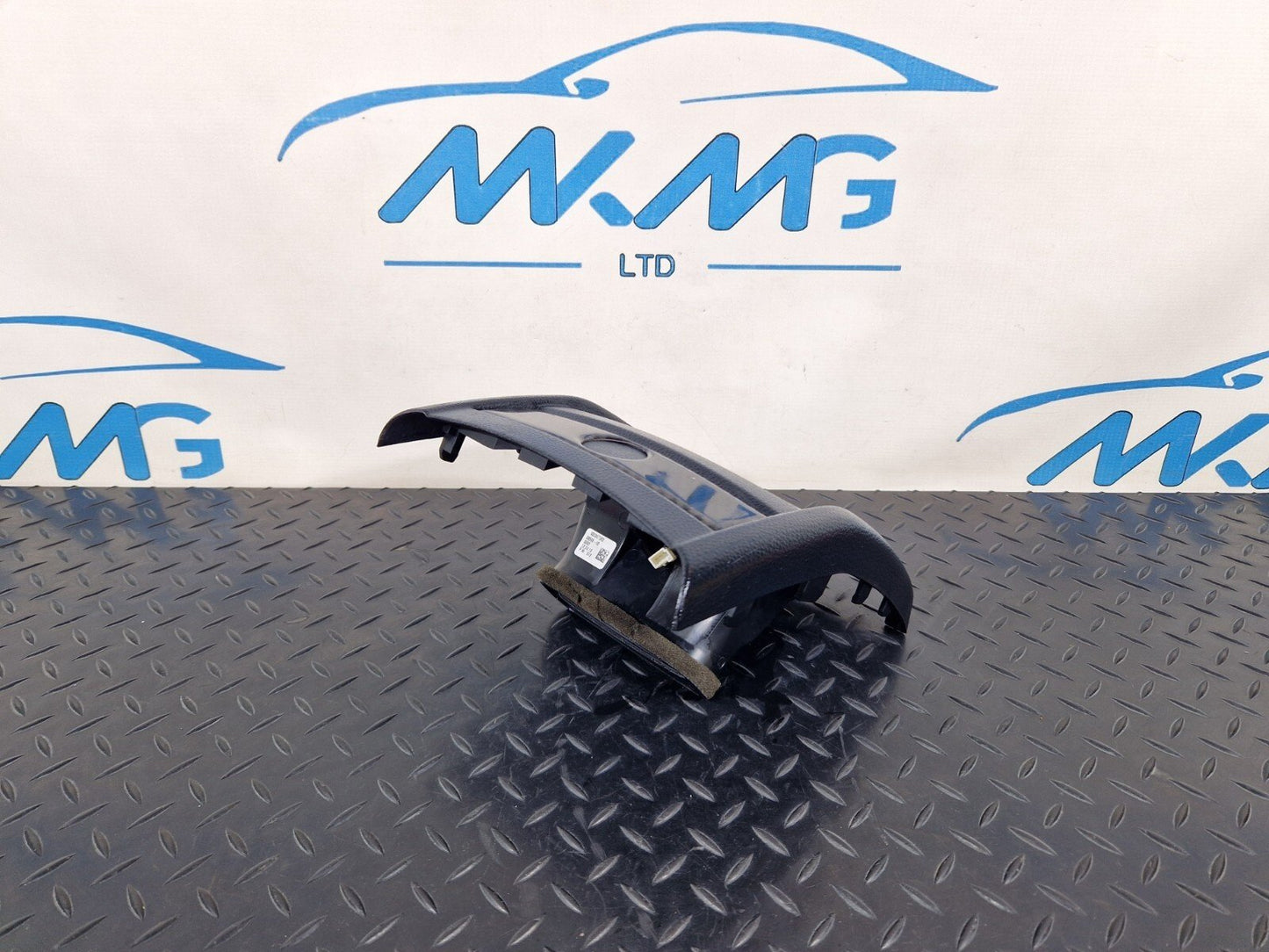 12-18 BMW  3 4 SERIES F30 F31  F32 F33 FREAR CENTRE VENT CONSOLE 9207330