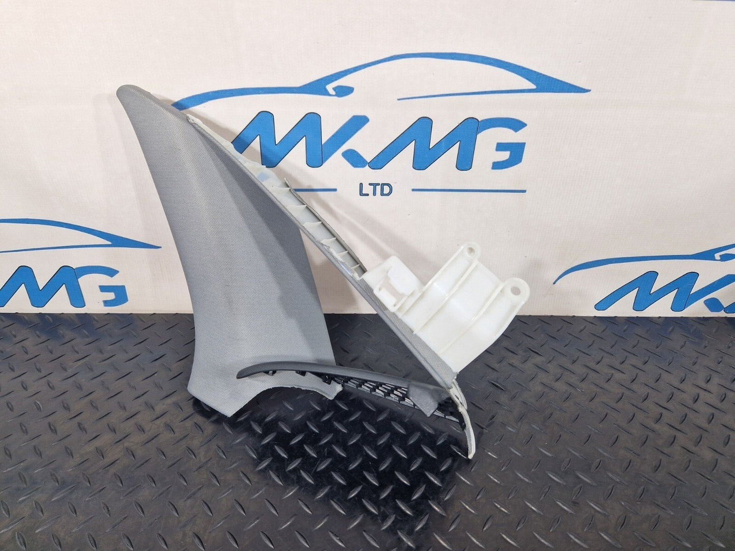 16-19 AUDI A4 B9 SALOON GENUINE REAR RIGHT C-PILLAR TRIM 8W5867288