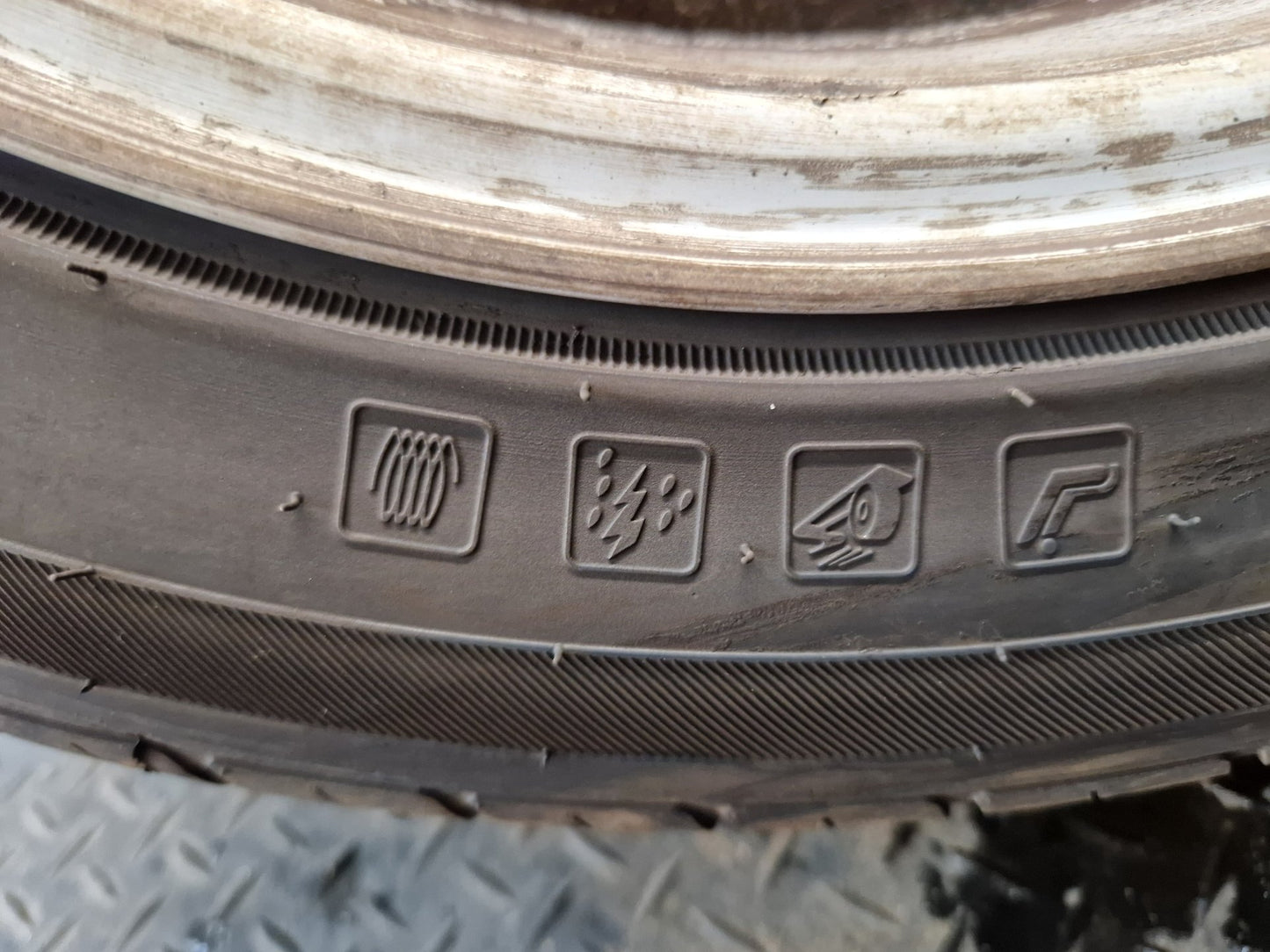 BMW 120i E87 16" Alloy Wheel with Tyre 205/55/16 ~5mm