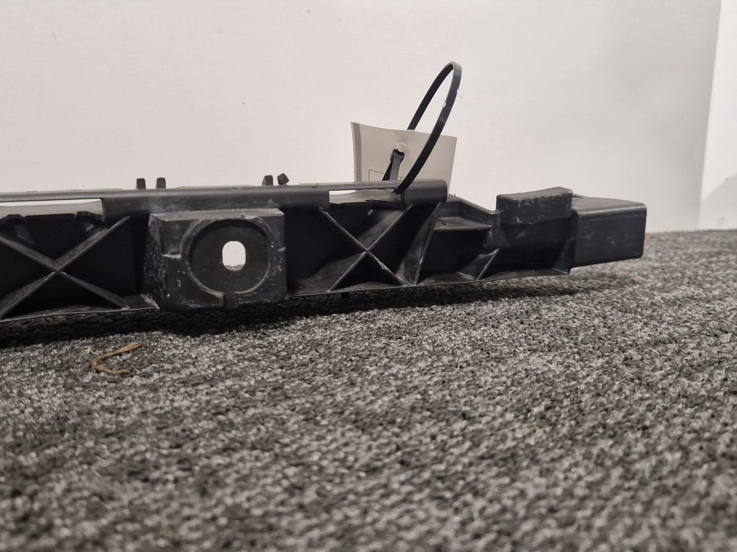 Audi A6 C7 Genuine Rear Centre Middle Bumper Holder Bracket 4G9807458