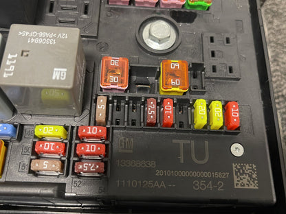 Vauxhall Astra MK6 (J) (A3400) Hatchback Electric Control Fuse Box 13368638